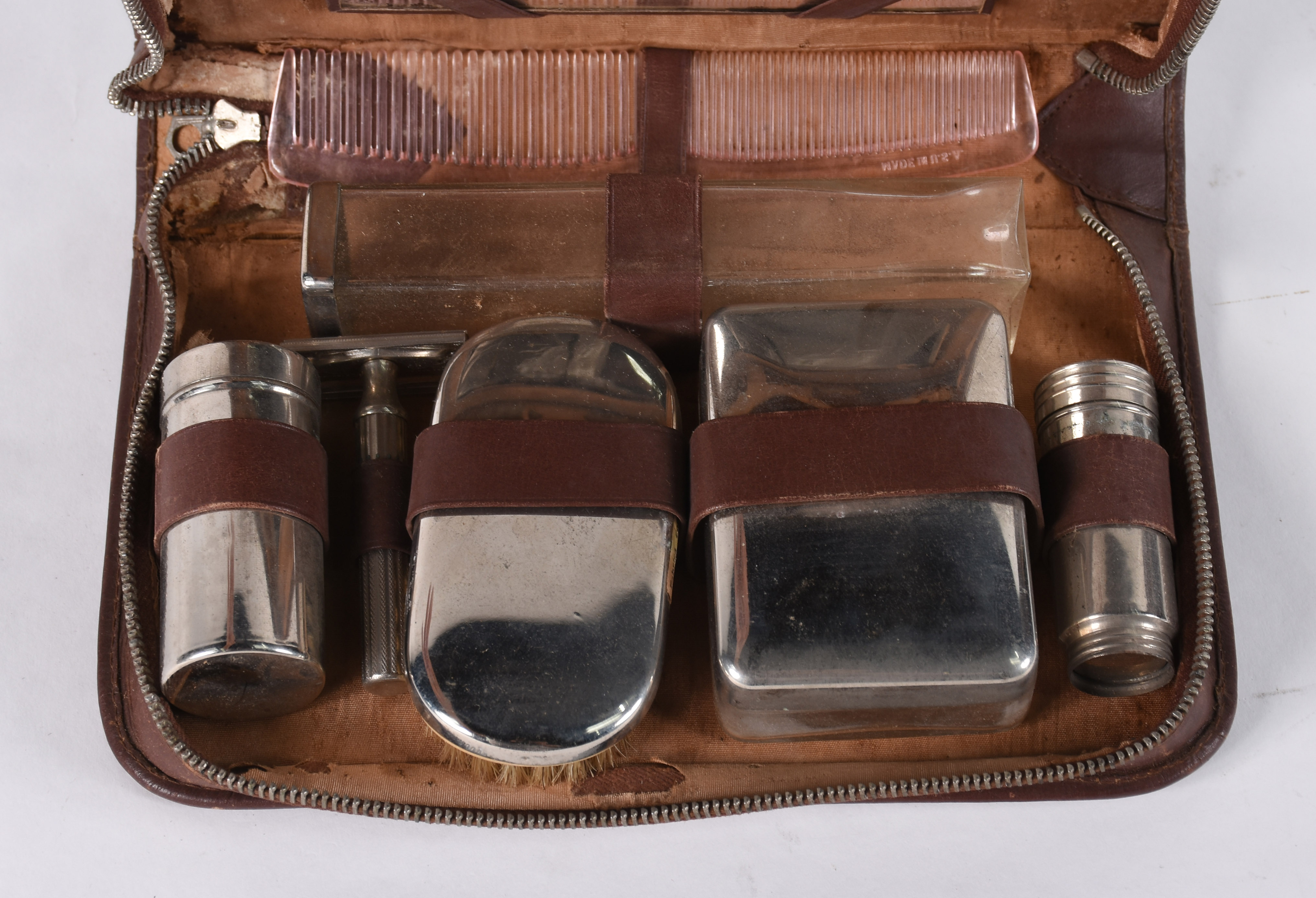 Conjunto para toillete para viagem e máquina para massa. - foto 4 de 9
