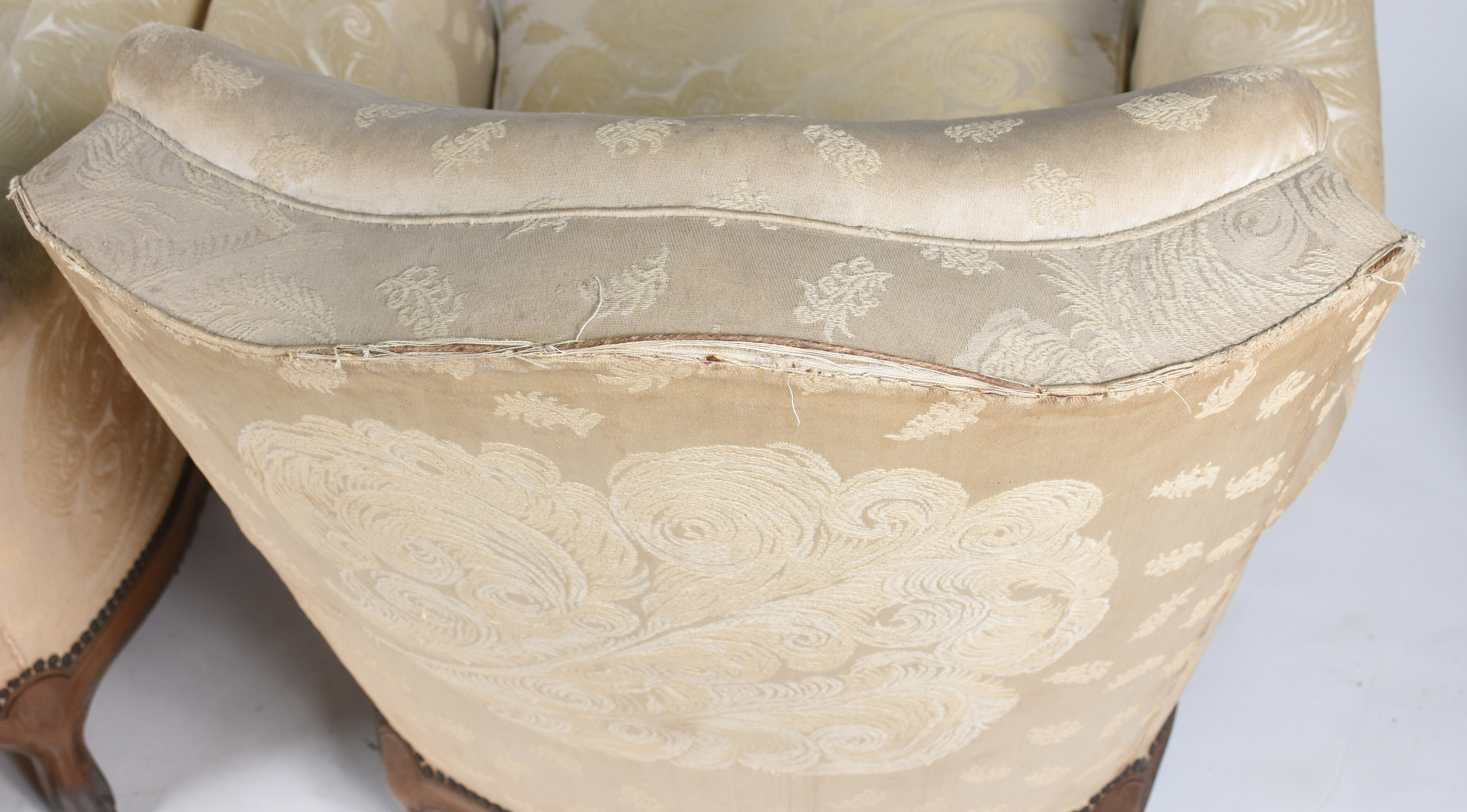 Conjunto de sofá para tres lugares e par de poltronas estilo Luis XV... - foto 4 de 7