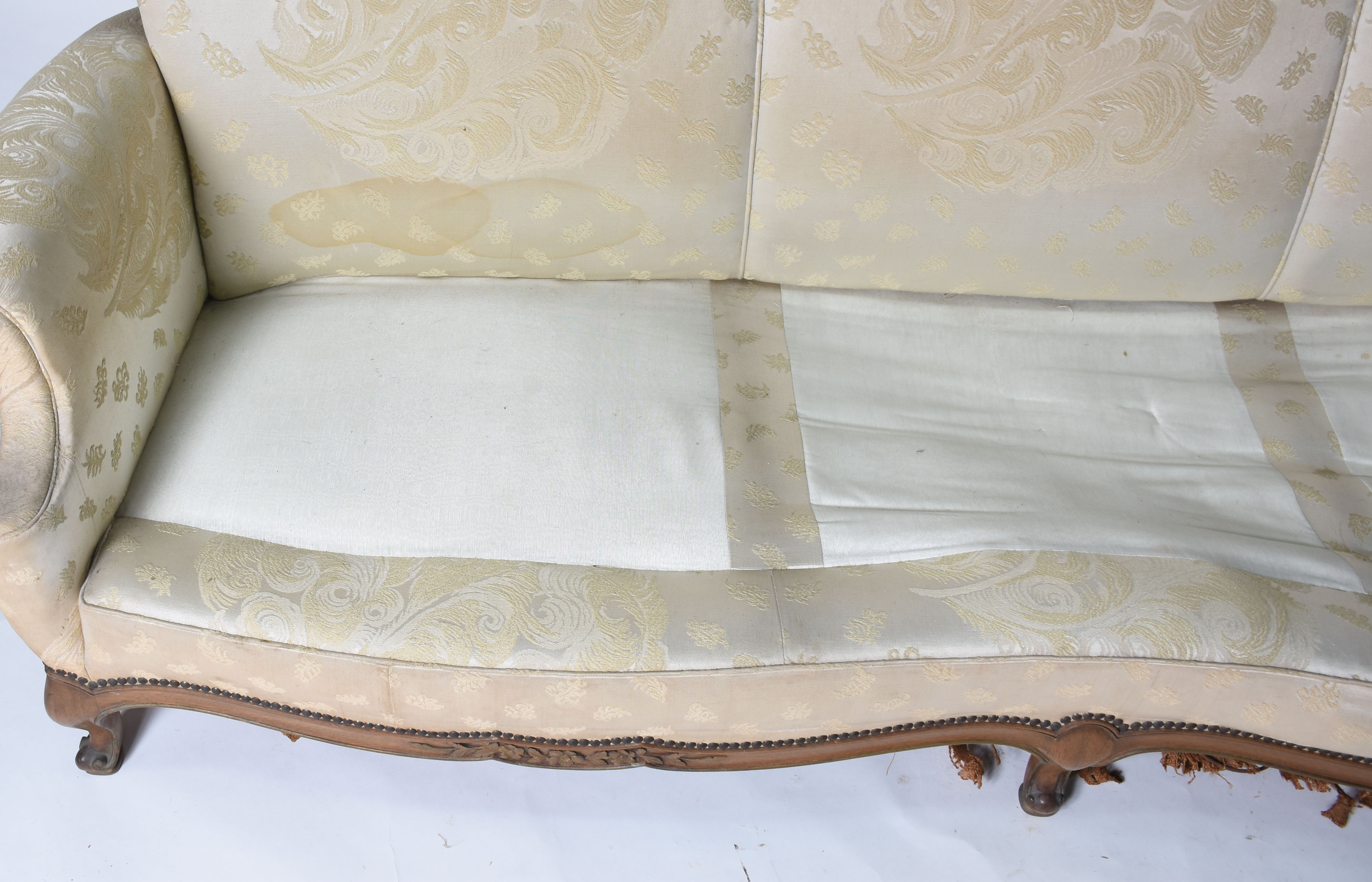 Conjunto de sofá para tres lugares e par de poltronas estilo Luis XV... - foto 5 de 7