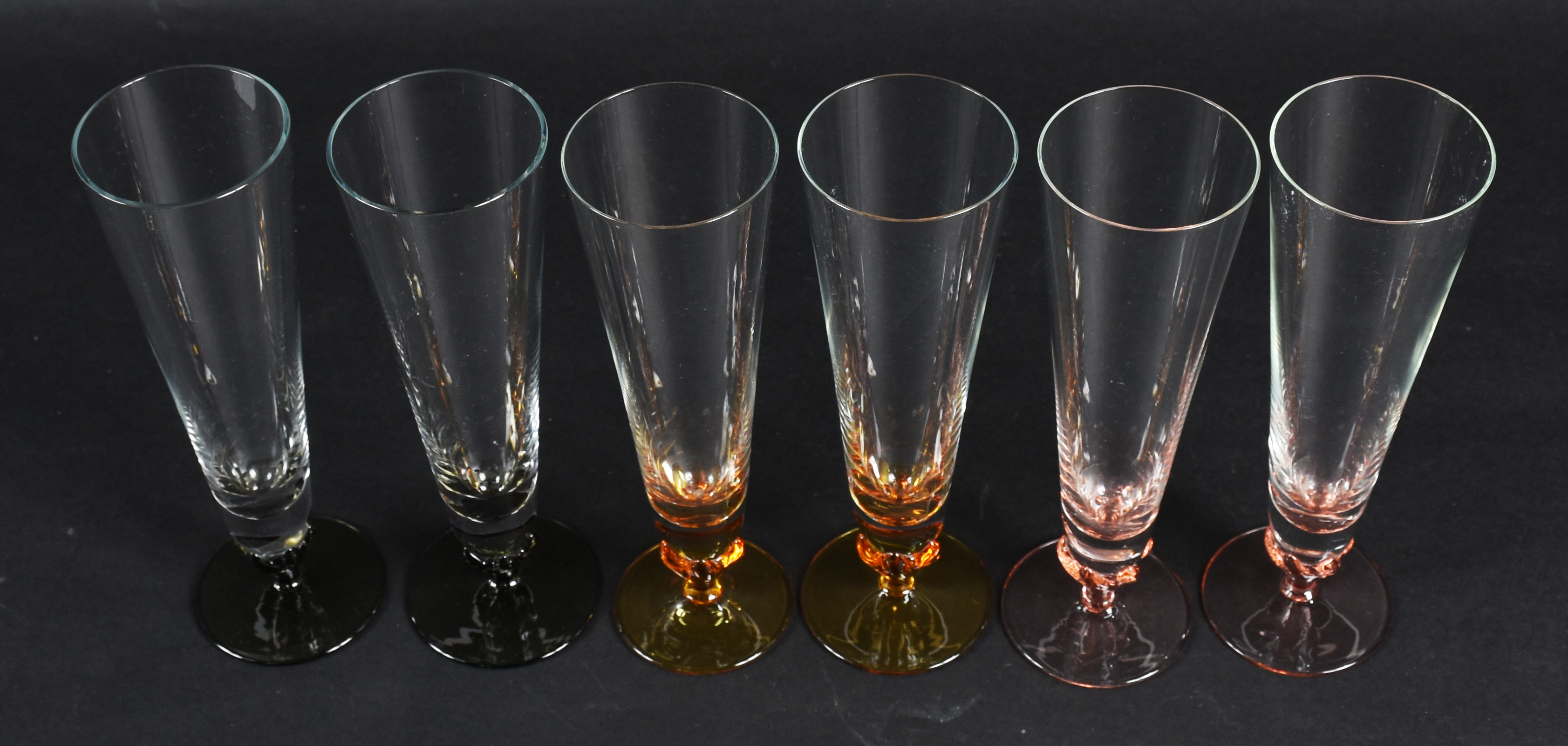 Seis tulipas para cerveja em demi cristal colorido. - foto 2 de 3