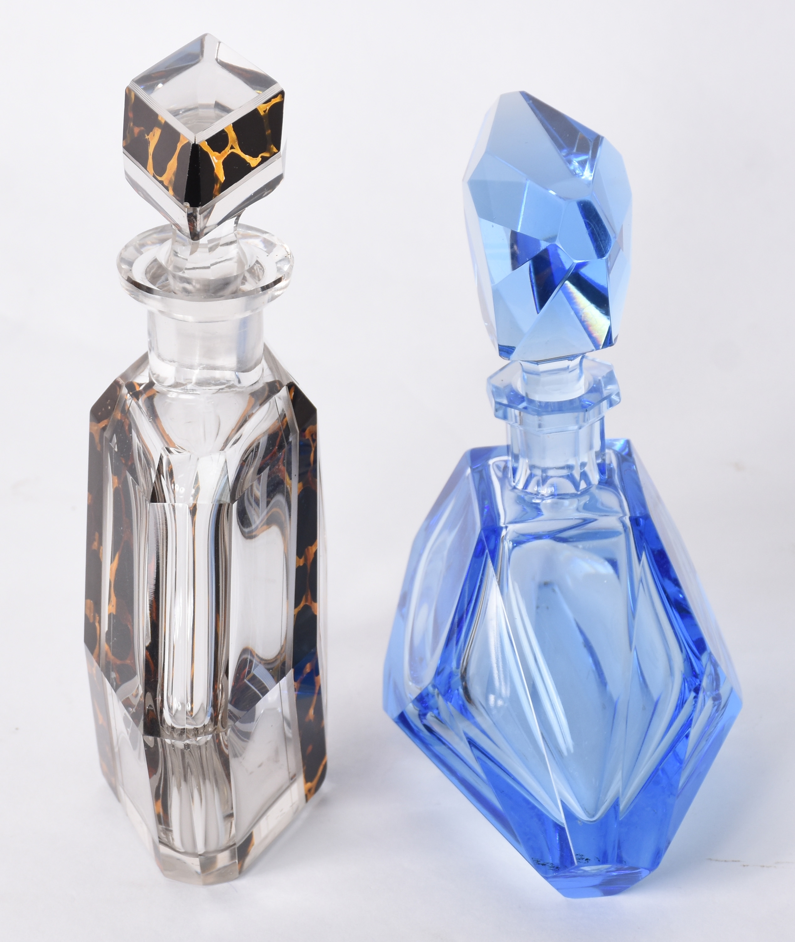 Diversas peças, sendo: Licoreira de cristal azul com 6 copinhos e... - foto 3 de 4