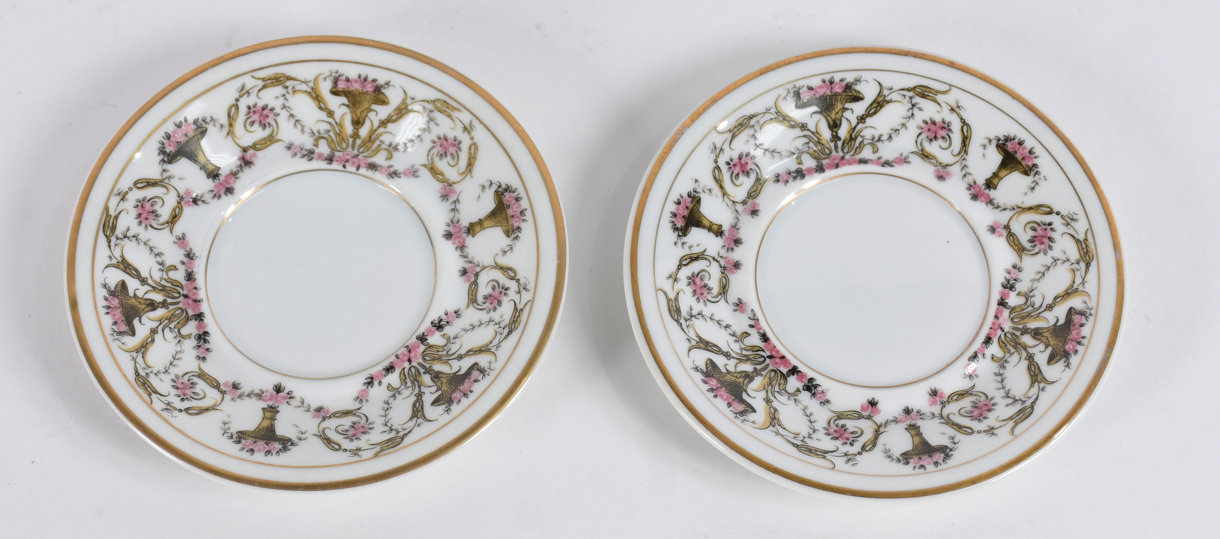 Conjunto de 7 xícaras para café de porcelana decorada com guirlandas... - foto 5 de 5