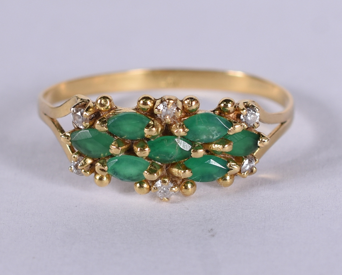 Anel de ouro 18 k com 7 esmeraldas e 6 brilhantes .Aro 18.( Por... - foto 1 de 4