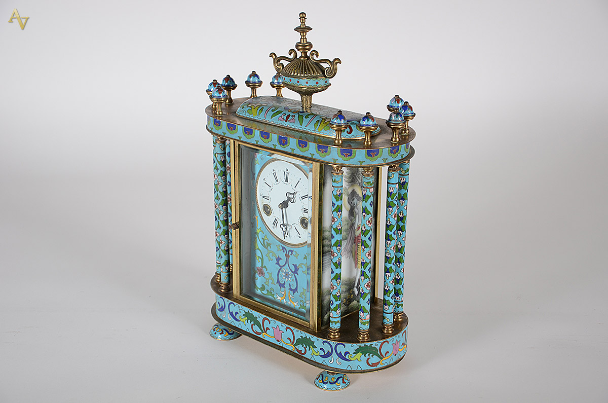 Relógio de bronze e cloisonne. Altura 46 cm. - foto 3 de 4