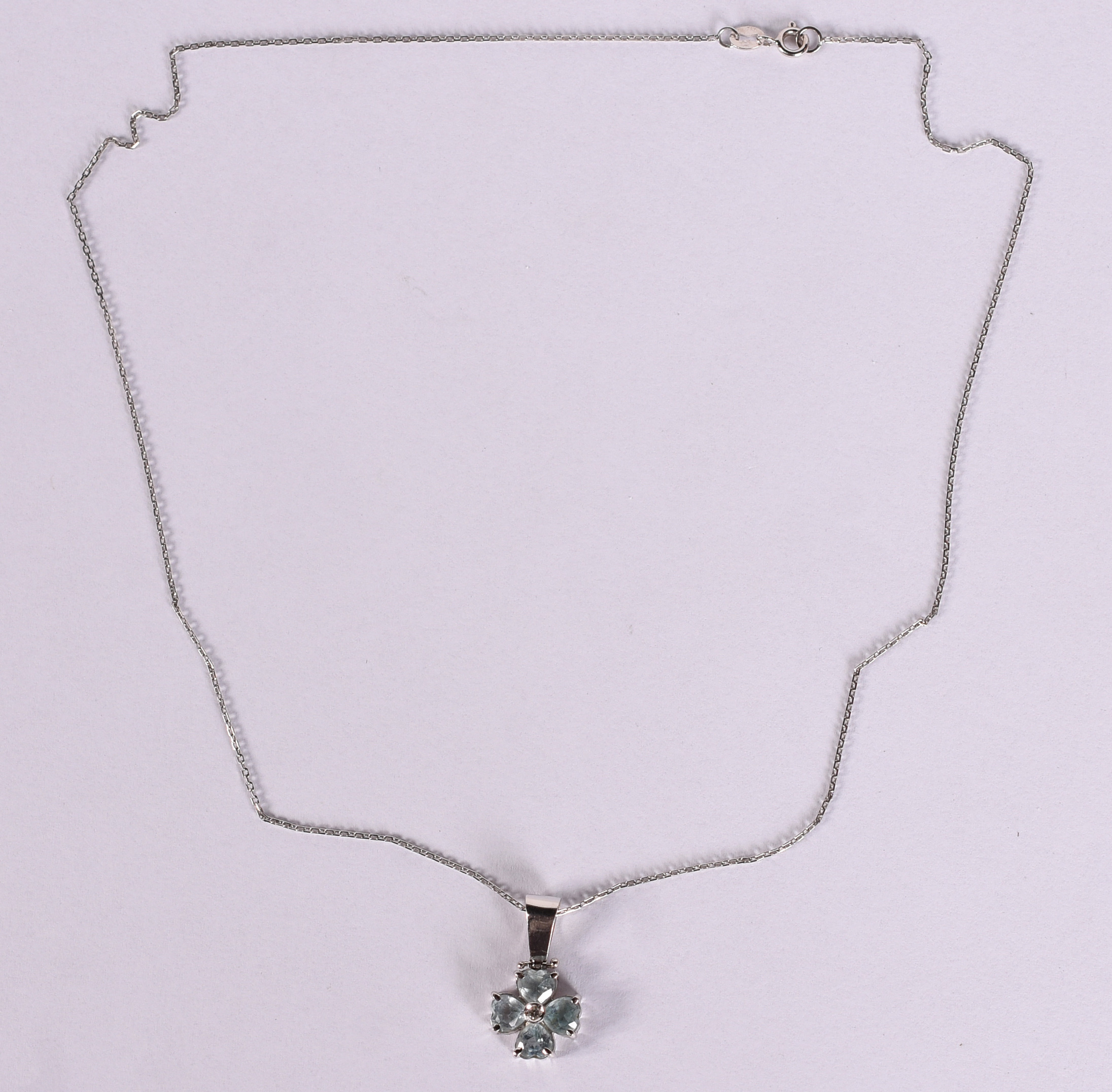 Colar de ouro branco com água marinha com pendente em forma de... - foto 2 de 4