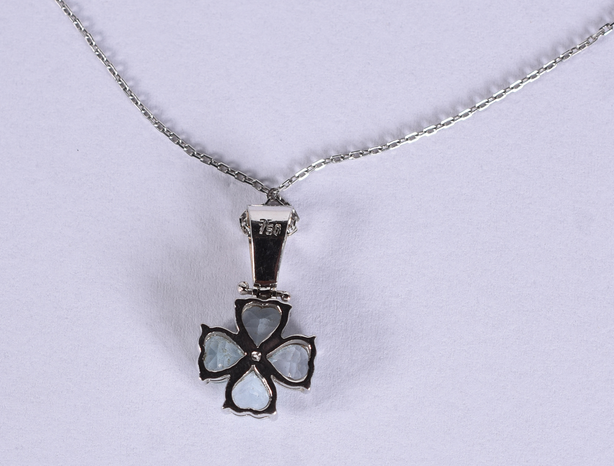 Colar de ouro branco com água marinha com pendente em forma de... - foto 3 de 4