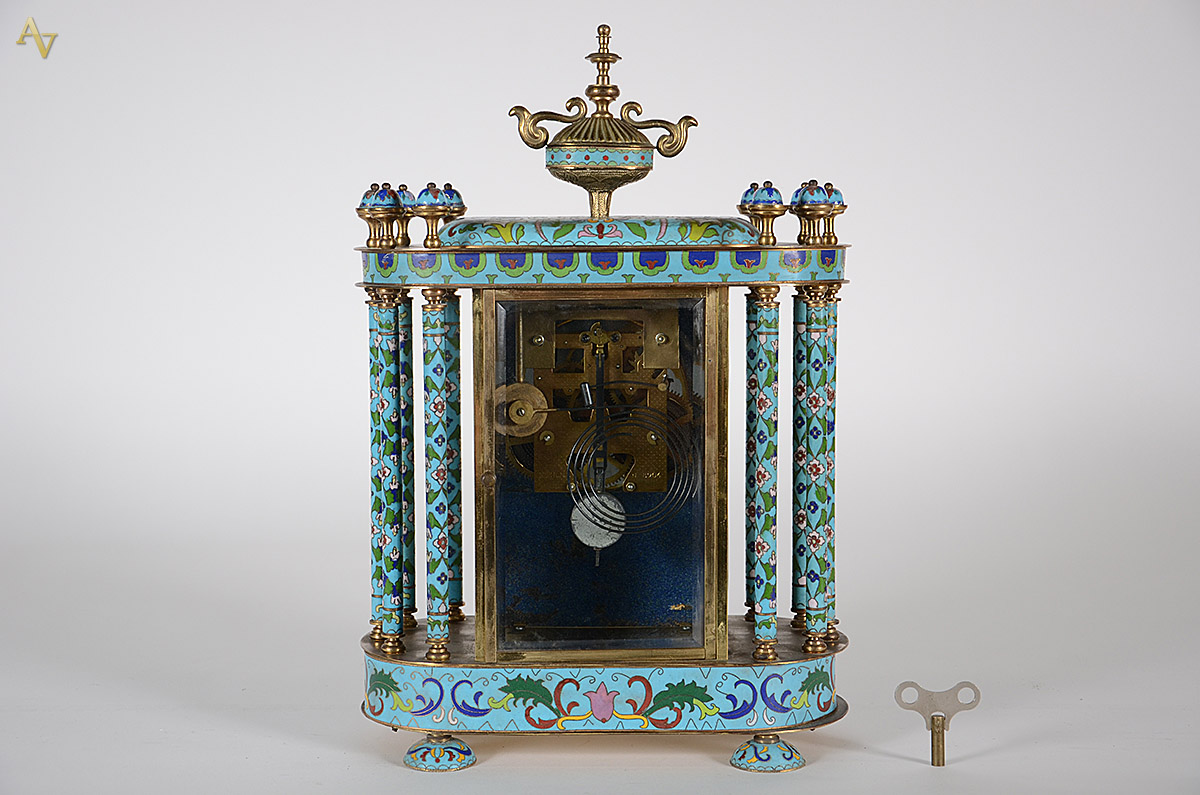 Relógio de bronze e cloisonne. Altura 46 cm. - foto 4 de 4