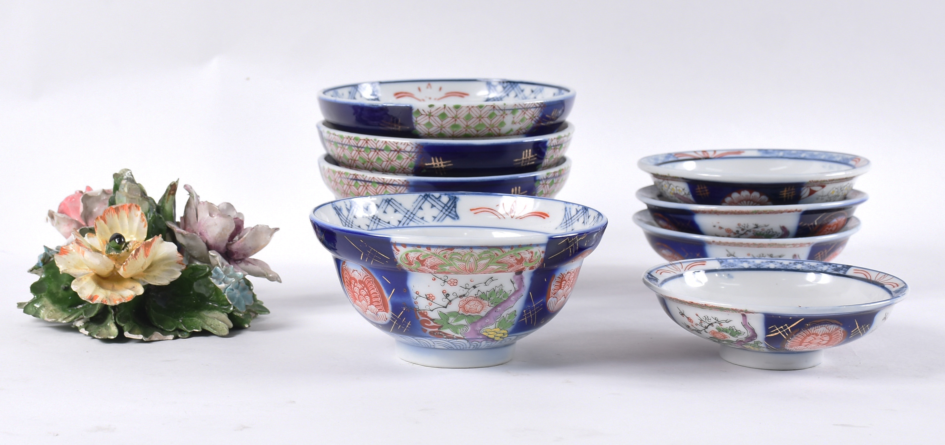 Quatro bowls orientais com pratinhos e 1 castiçal em forma de flor(... - foto 2 de 5