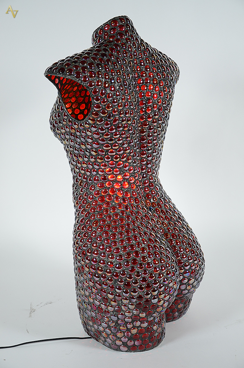 H. BARRETO - Luminária estilo Tiffany, com aplicações de cabochons... - foto 4 de 5