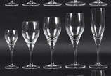 Conjunto de cálices de cristal Strauss : 12 par... - Conjunto de cálices de cristal Strauss : 12 para binho branco, 12 para vinho tinto , 12 para água, 12 para licor e 12 flutes. Total 60 peças.