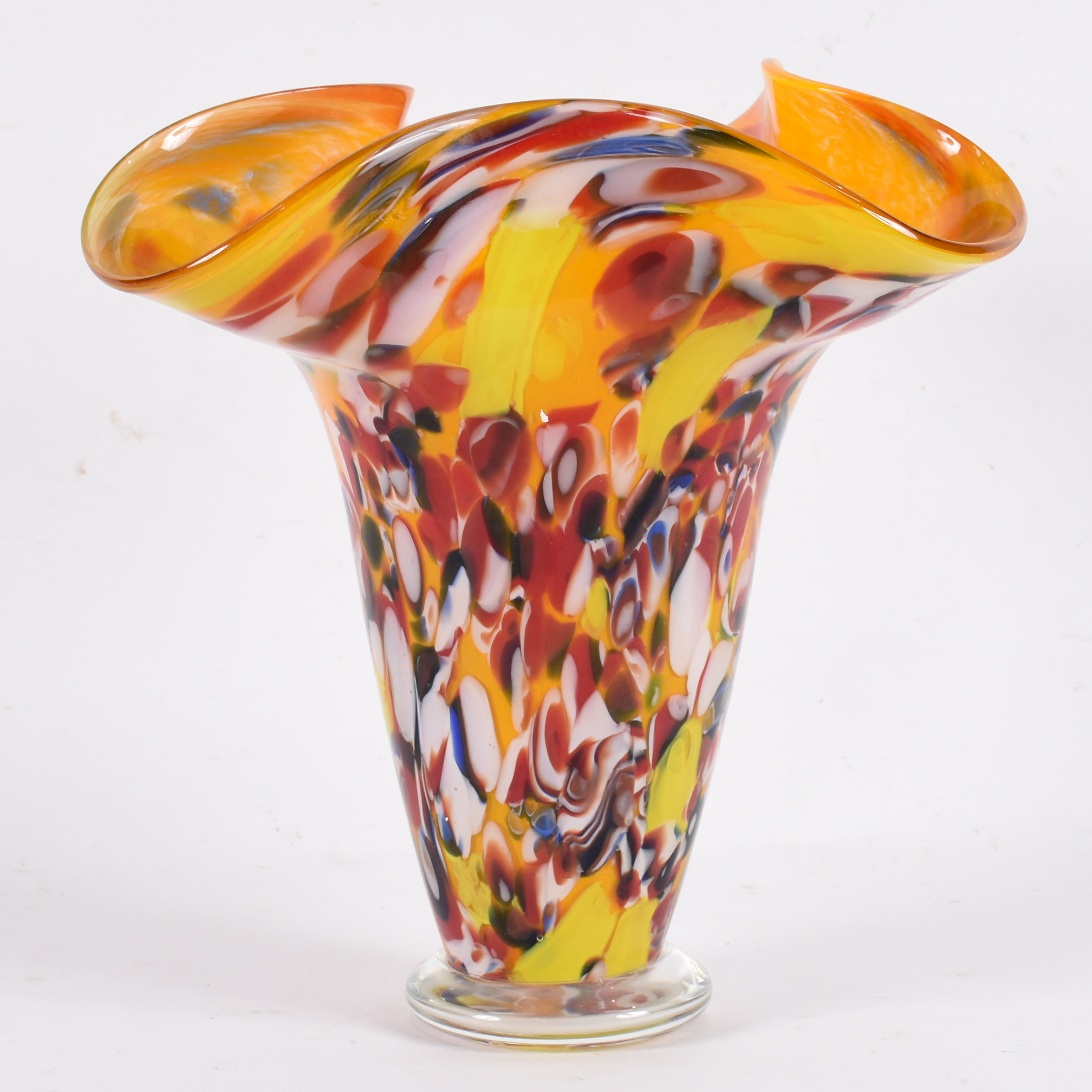 Vaso de murano amarelo com borda ondulada . - foto 1 de 3
