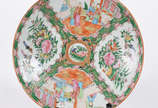 Medalhão de porcelana oriental. - Medalhão de porcelana oriental.