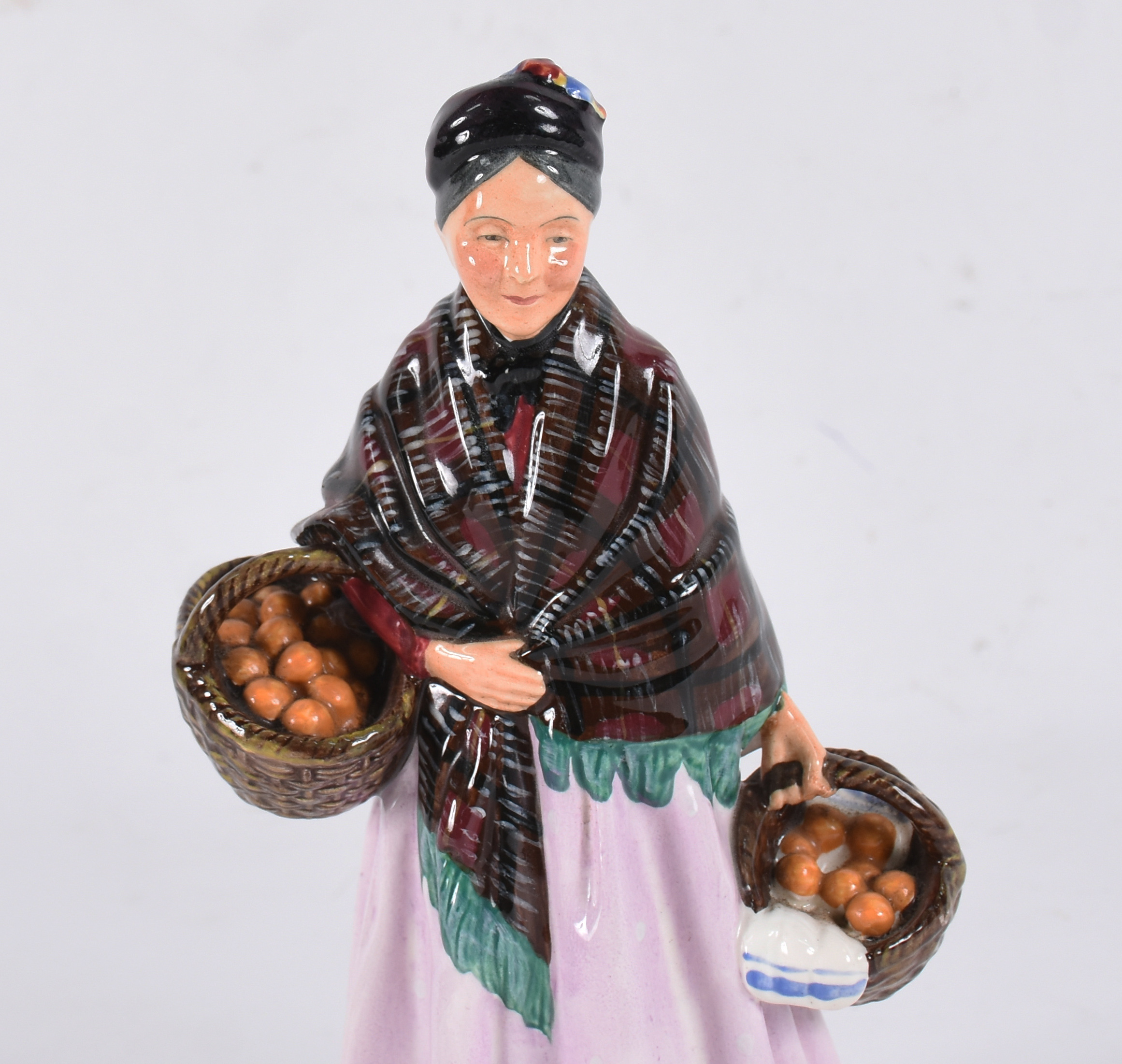 Escultura de porcelana inglesa Royal Doulton, representando "The... - foto 2 de 4