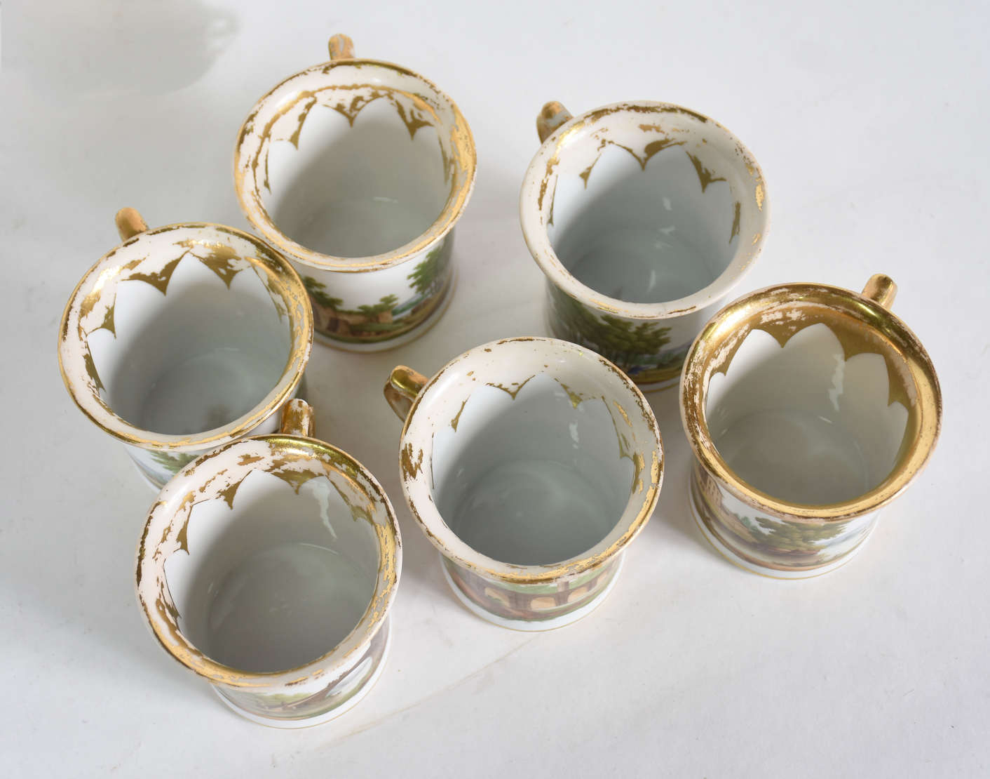 Conjunto de porcelana com 6 xícaras , leiteira e açucareiro.Total 8... - foto 4 de 4