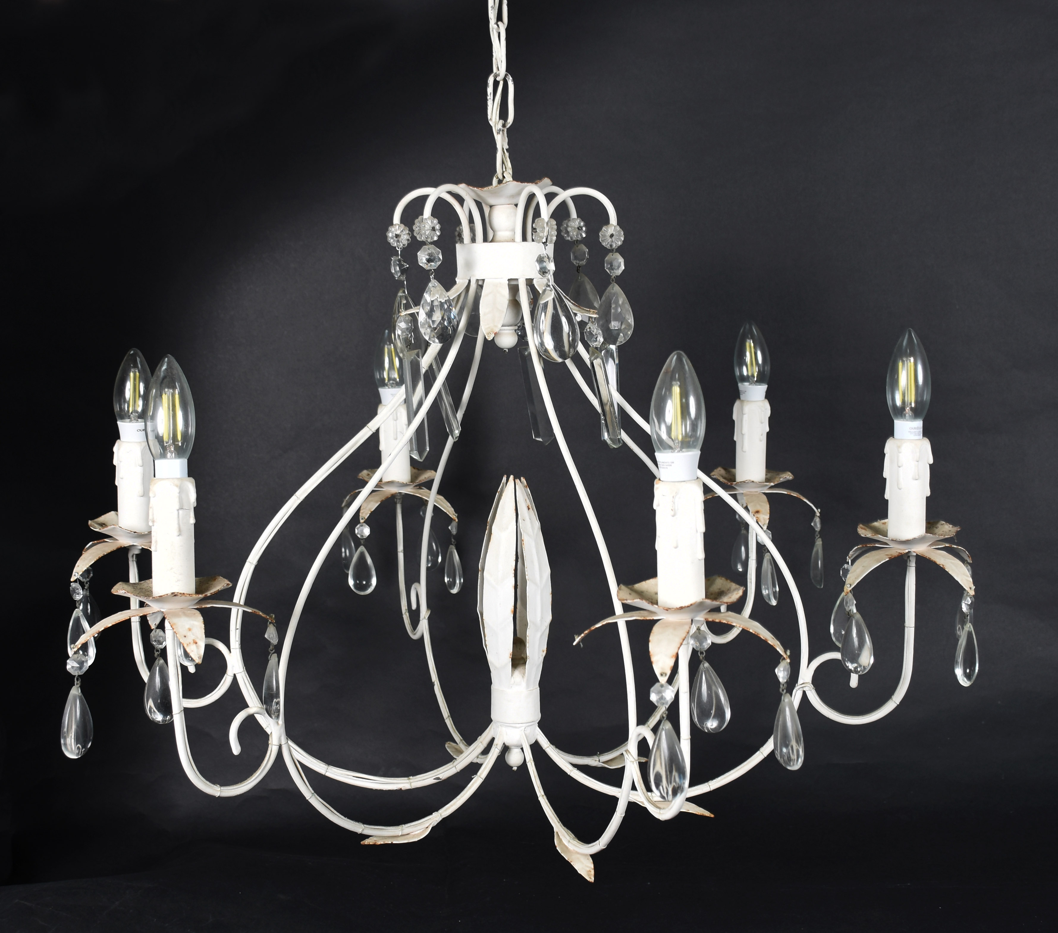 Lustre para 6 lâmpadas de metal pintando de branco com pingentes de... - foto 2 de 2