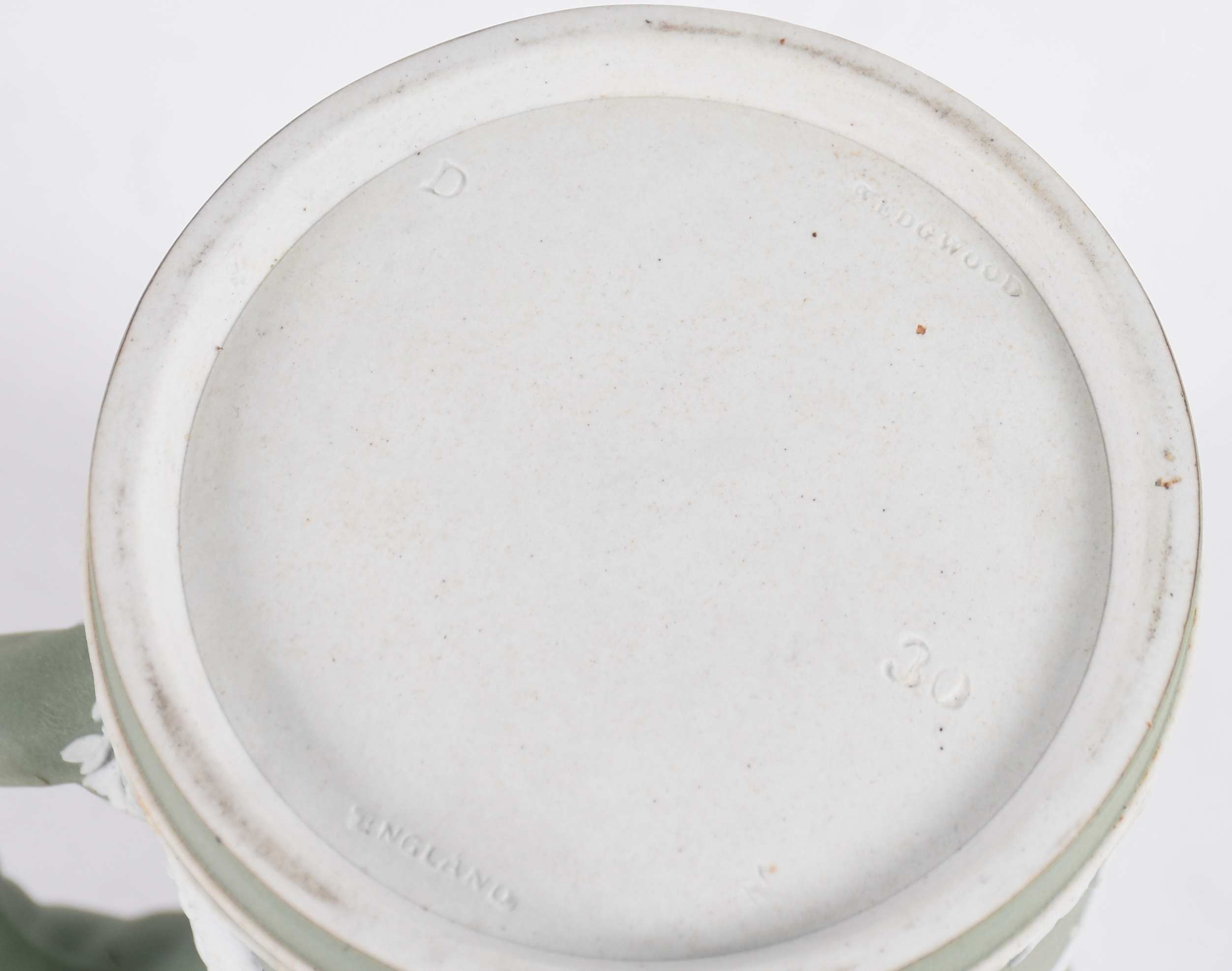 Jarra de porcelana inglesa Wedg wood na cor verde. Marcada na base. - foto 4 de 4