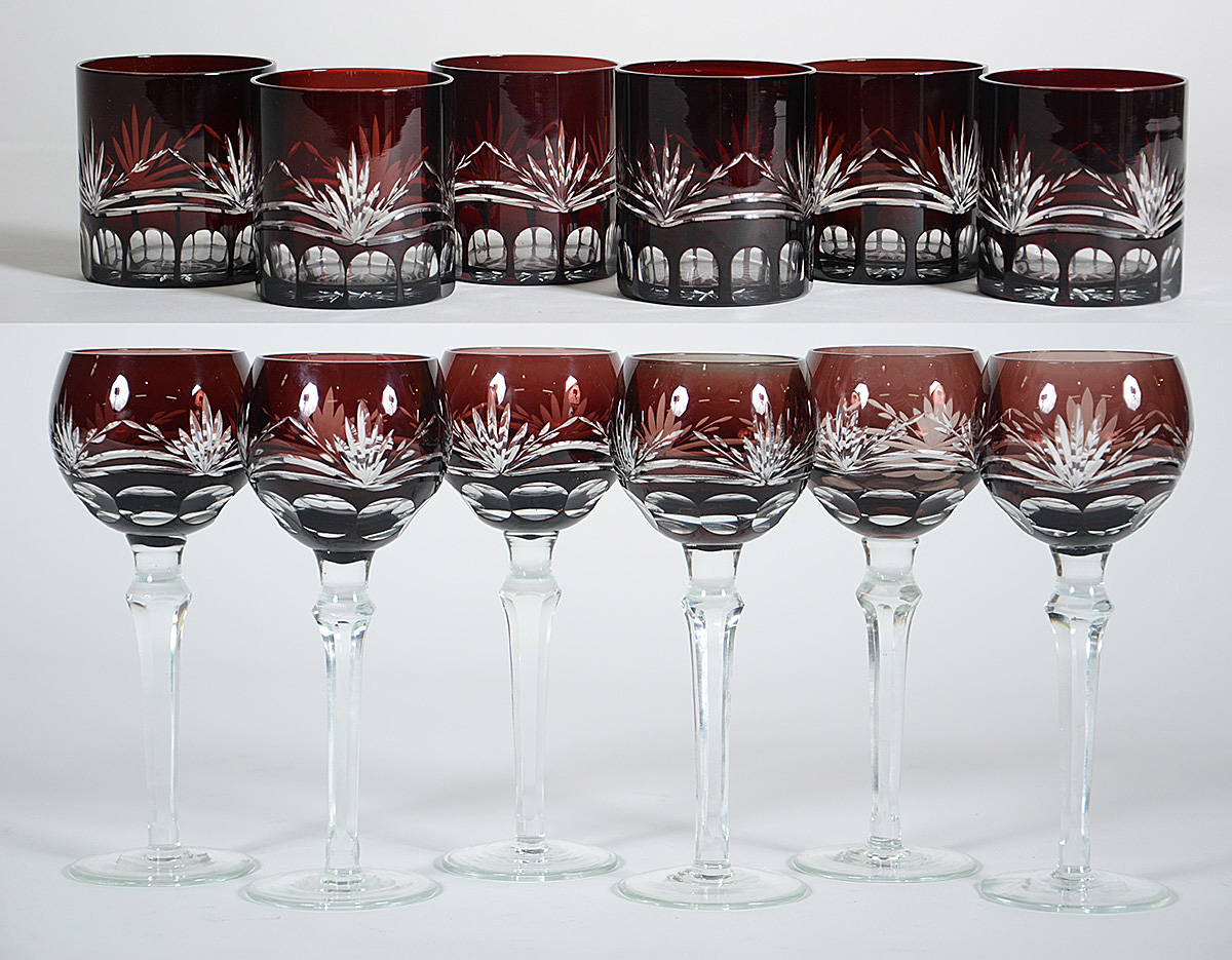 Conjunto com 6 copos para whisky e 6 cálices para vinho de pé alto...
