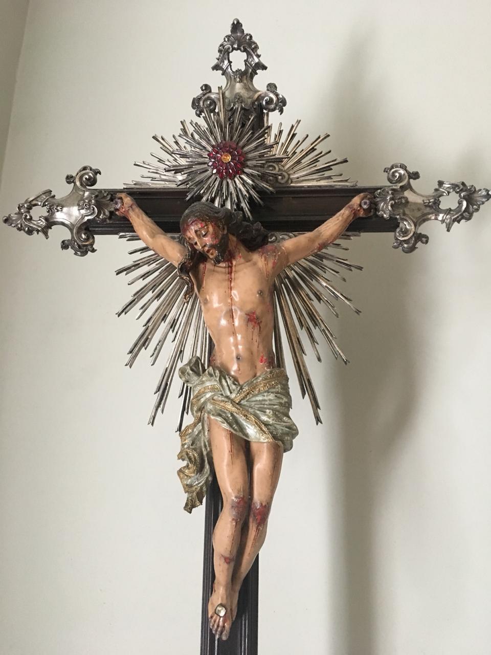 Belíssimo Crucifixo de madeira nobre do século XVIII, com figura de... - foto 4 de 8