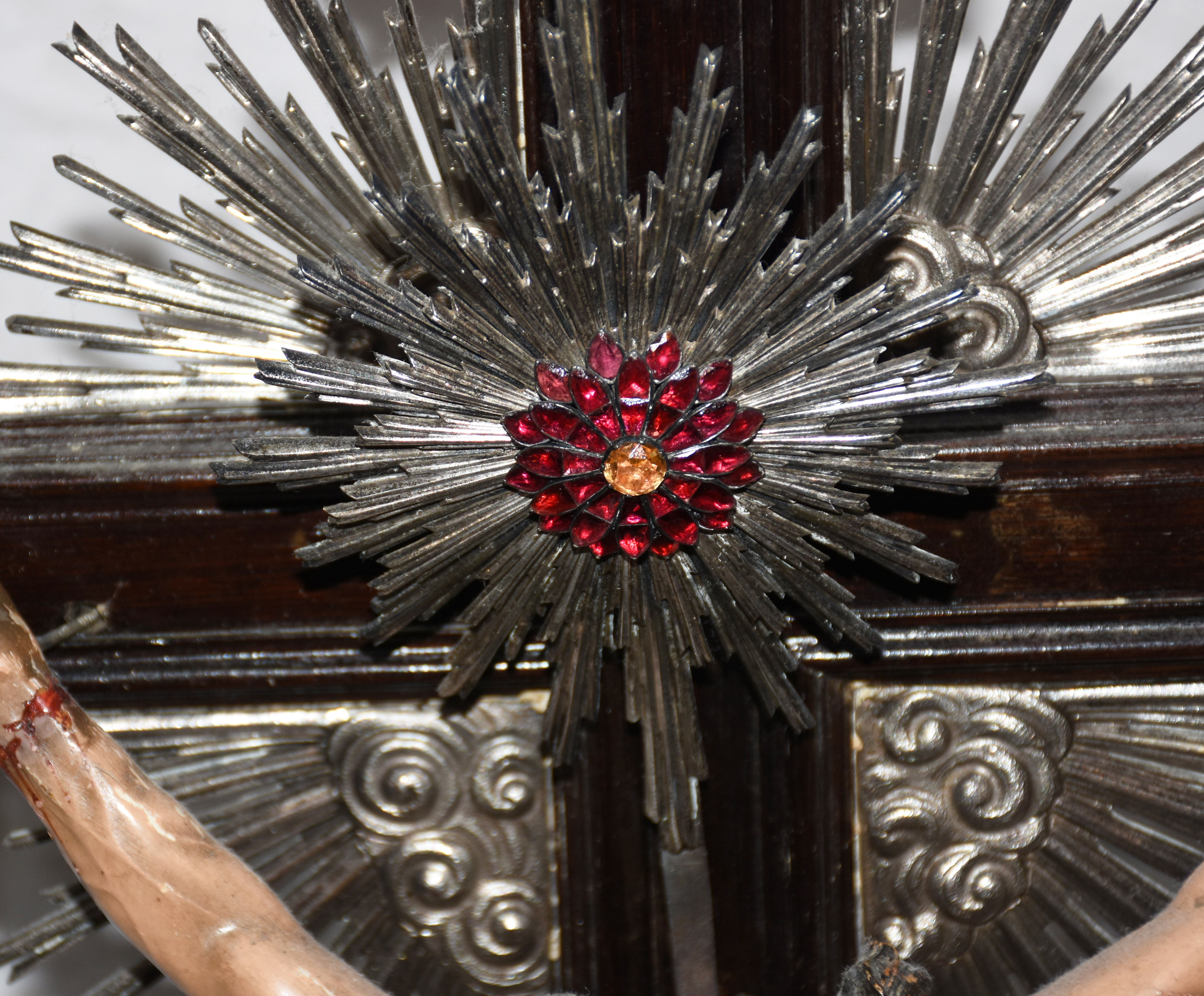 Belíssimo Crucifixo de madeira nobre do século XVIII, com figura de... - foto 8 de 8