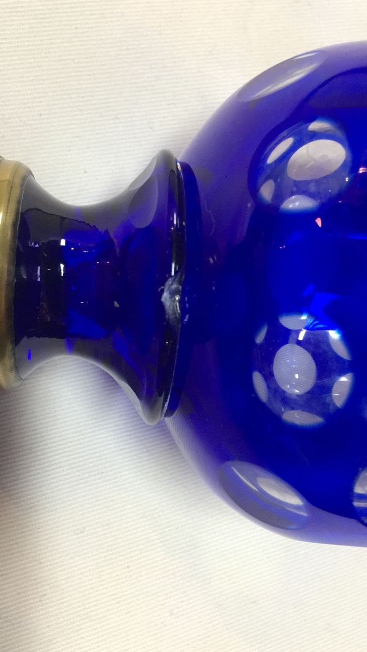 Par de antigas pinhas de cristal overlay azul com bases de metal... - foto 4 de 5