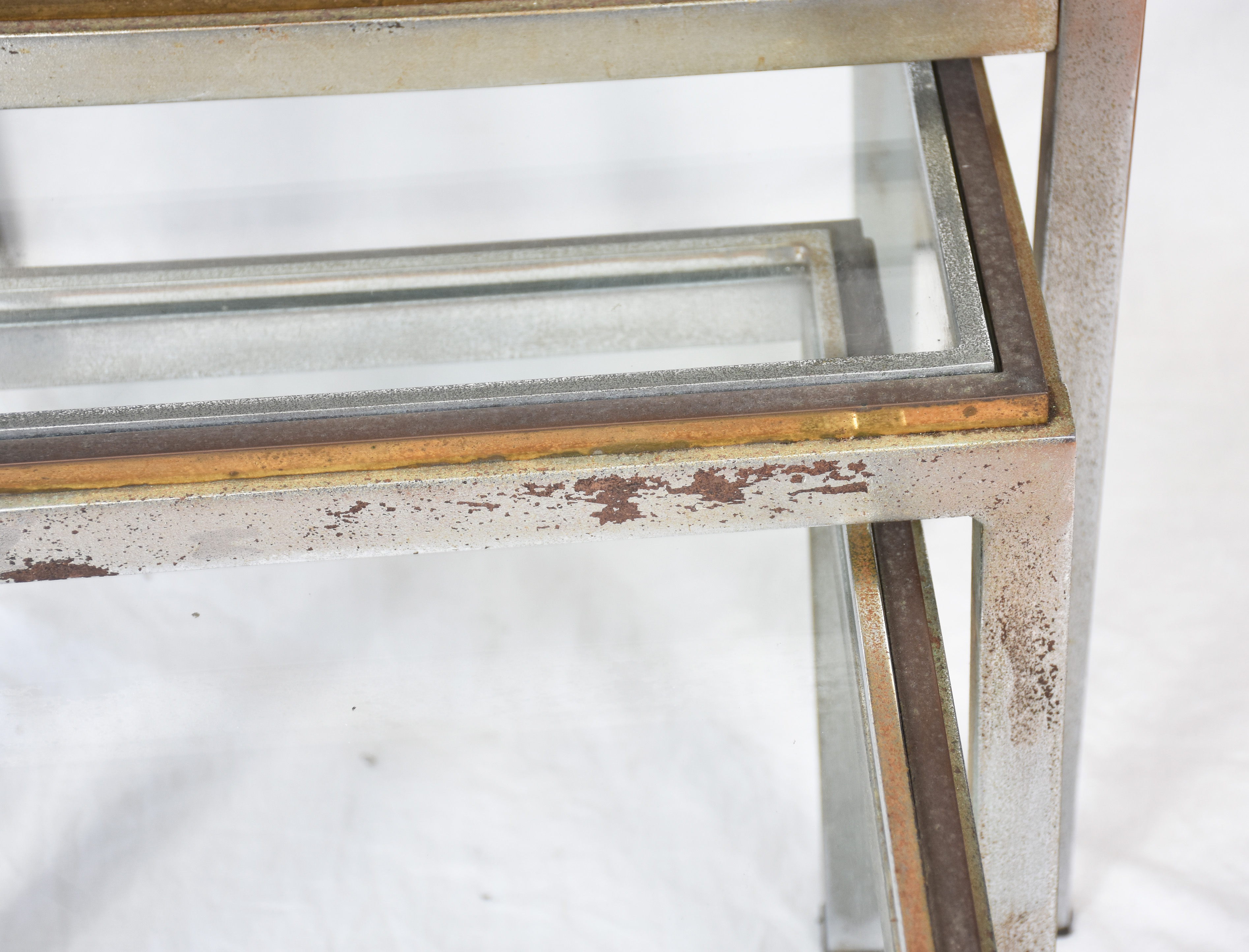 Mesa "ninho" com 3 peças de encaixar, estrutura de metal (oxidado) e... - foto 3 de 4