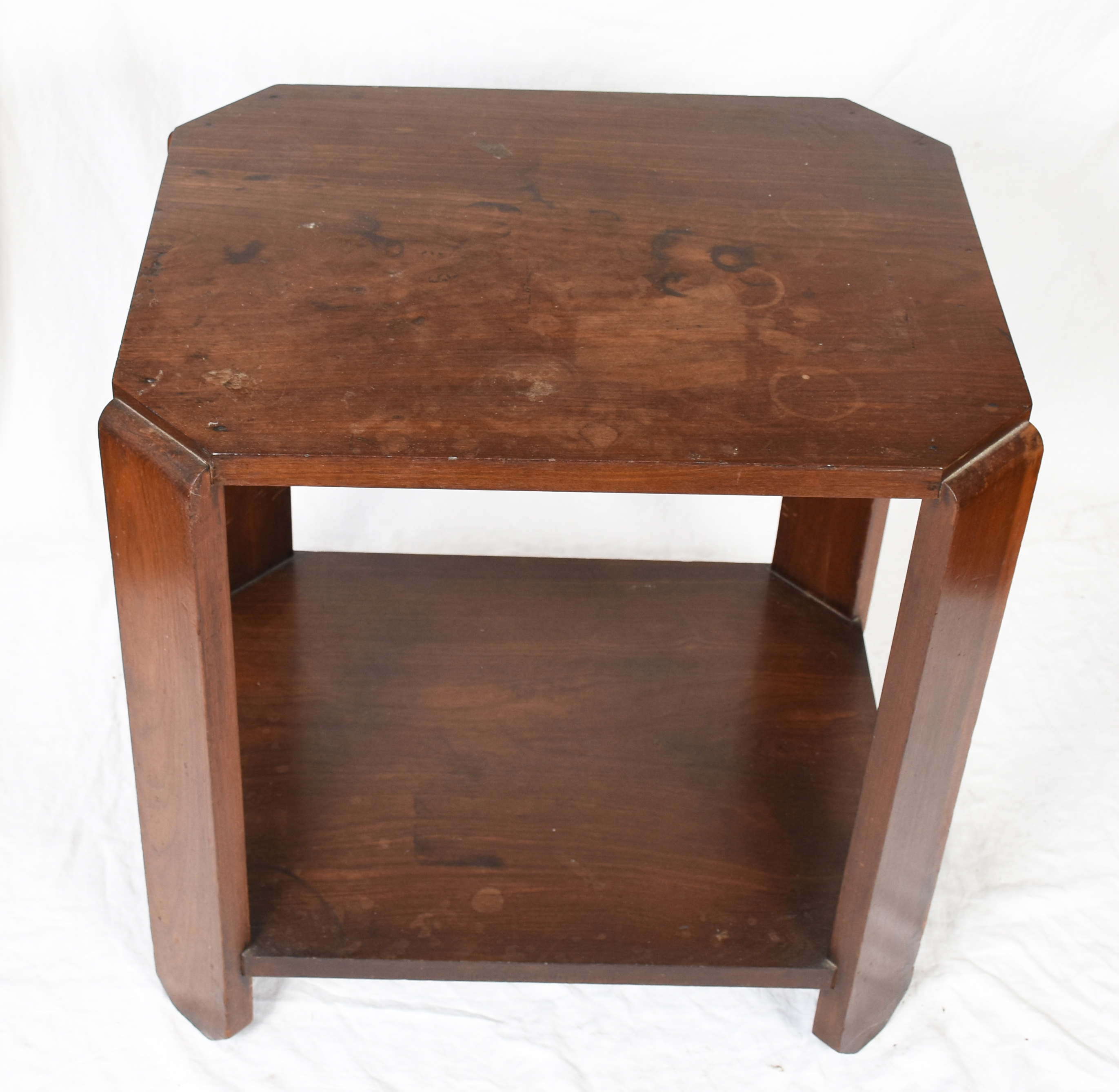 Mesa de madeira nobre, estilo Art Deco, cantos chanfrados e platô... - foto 3 de 4