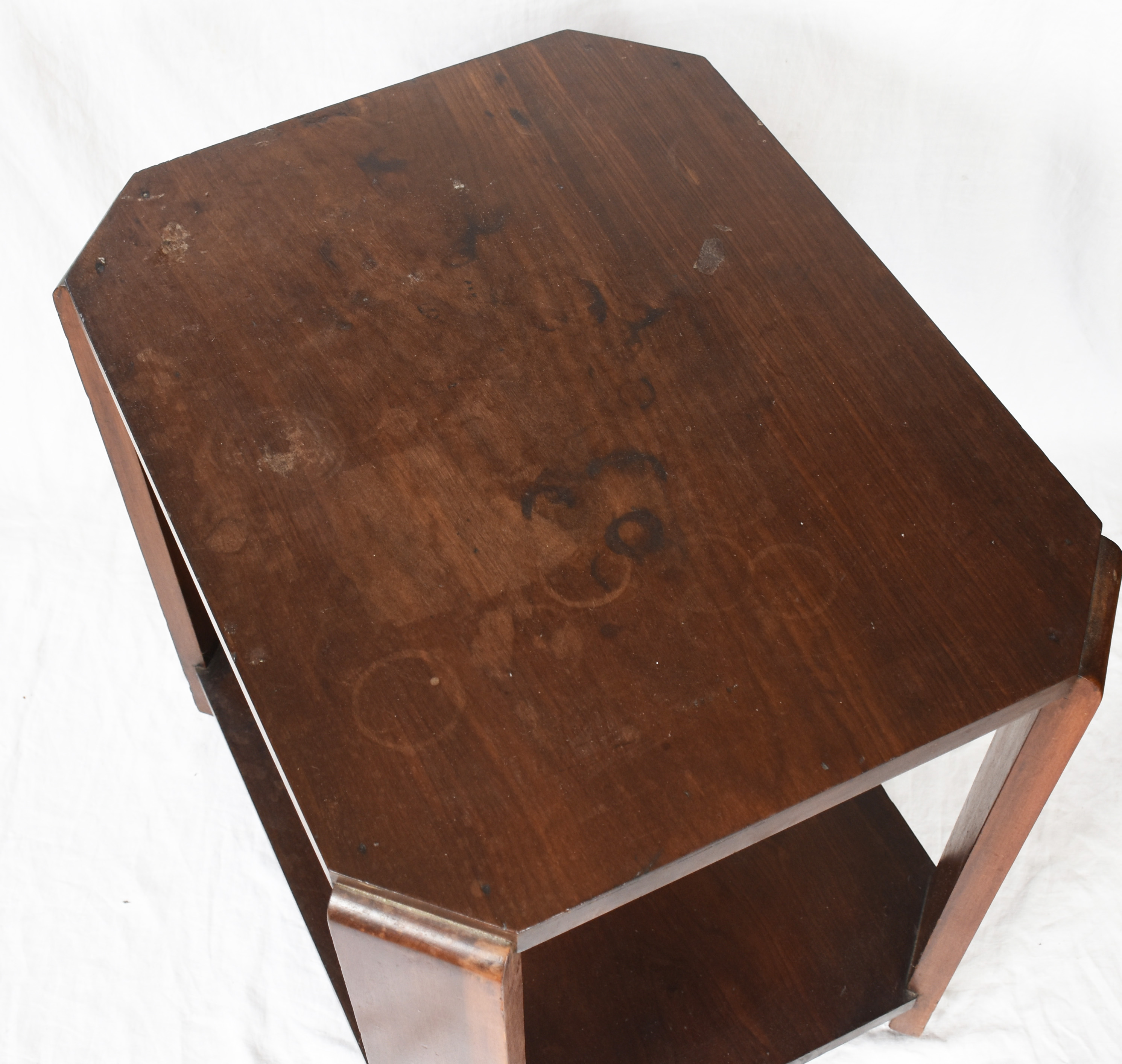 Mesa de madeira nobre, estilo Art Deco, cantos chanfrados e platô... - foto 4 de 4