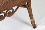 Cadeira de vime (partes rasgadas, precisando re... - Cadeira de vime (partes rasgadas, precisando restauro).