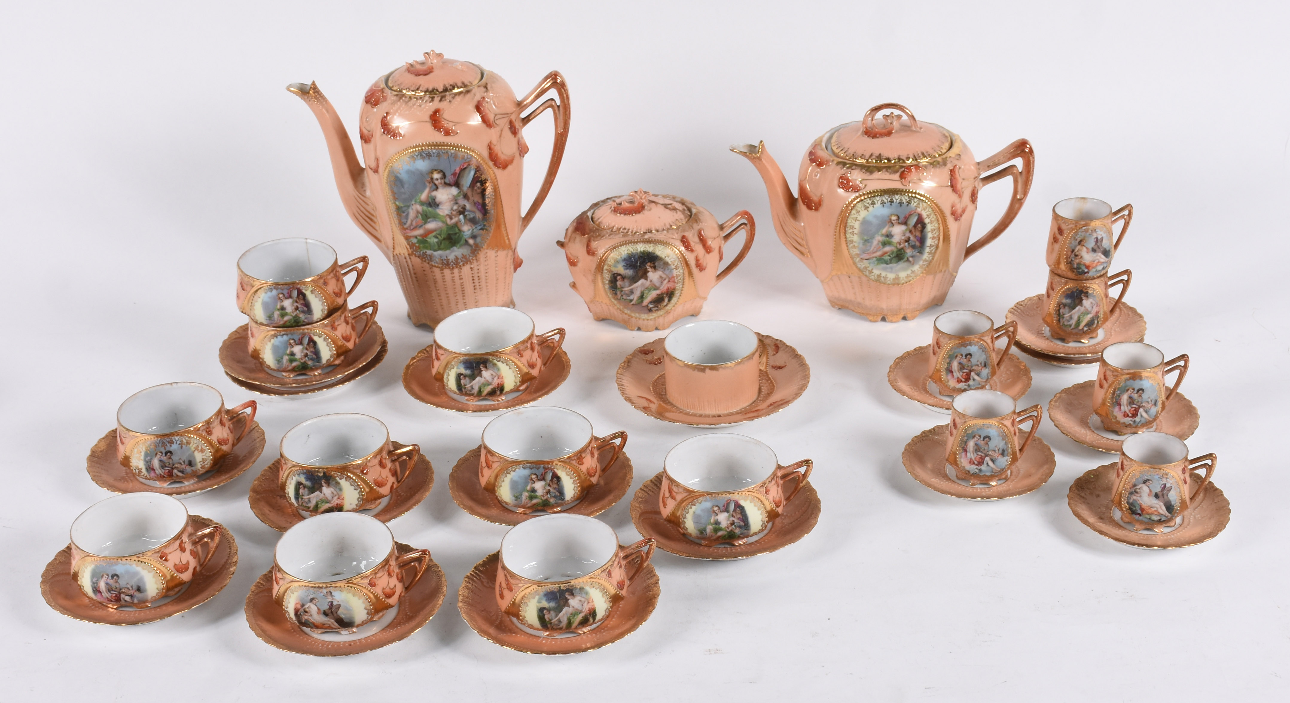 Serviço para chá e café de porcelana, composto de 10 xícaras para chá... - foto 1 de 9