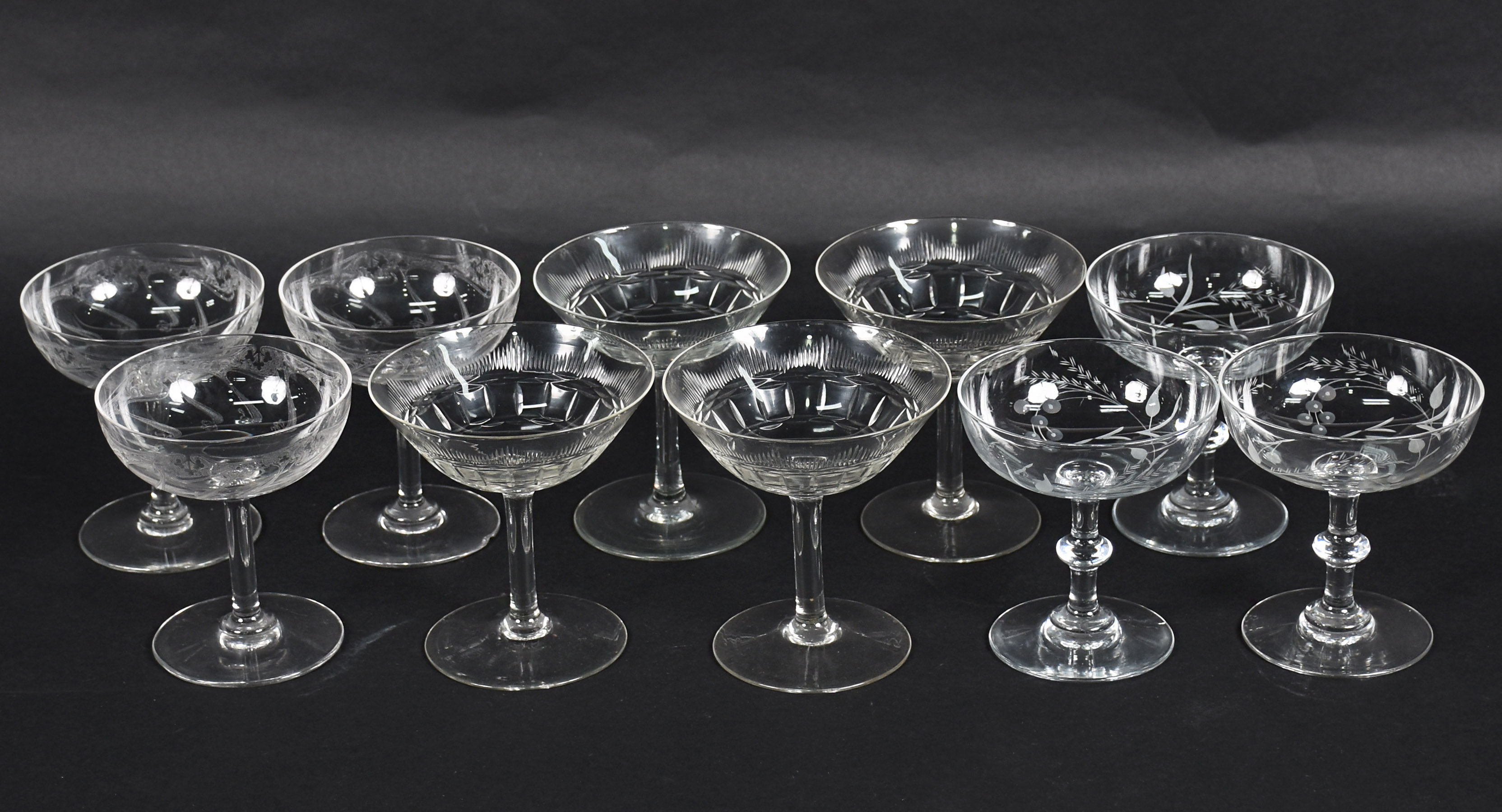 Dez taças para champagne de cristal em diversos modelos. - foto 1 de 4