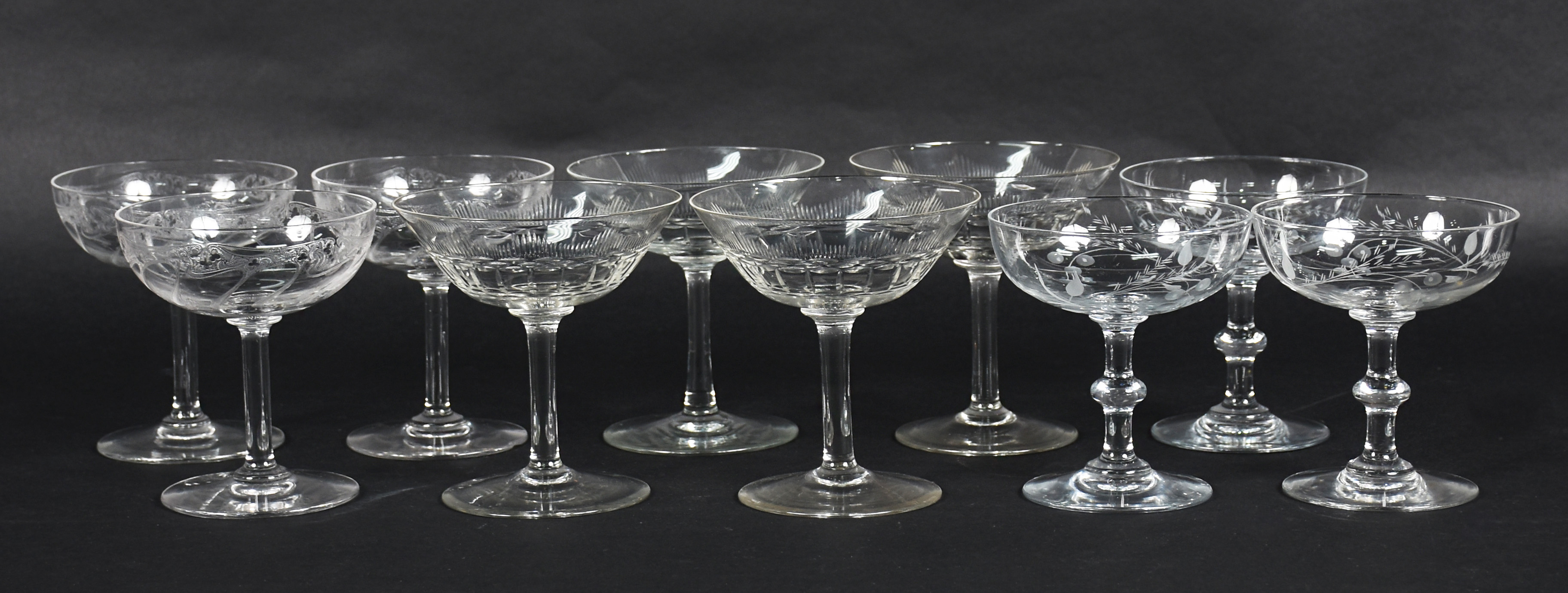 Dez taças para champagne de cristal em diversos modelos. - foto 2 de 4