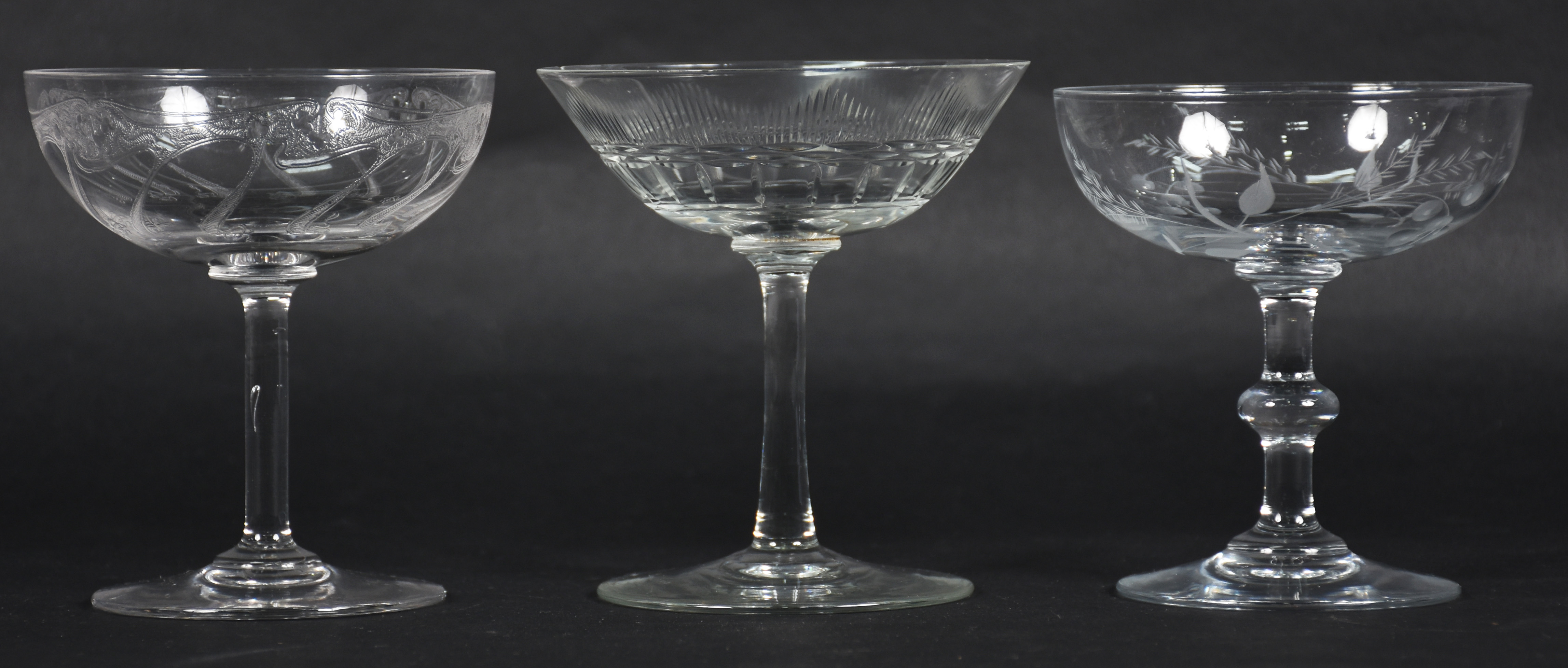 Dez taças para champagne de cristal em diversos modelos. - foto 3 de 4