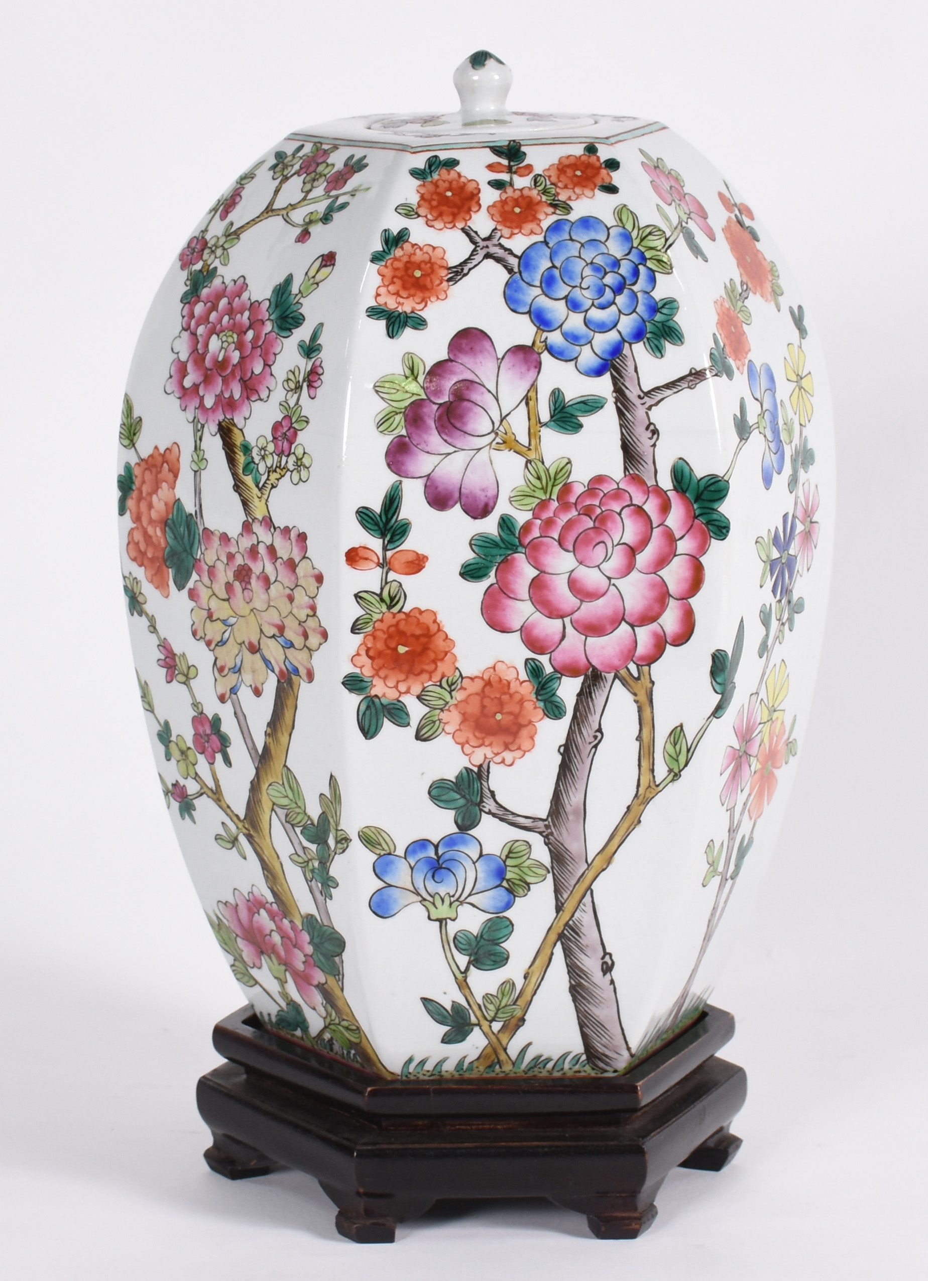 Potiche de porcelana oriental decoração floral policromia com base de... - foto 2 de 4