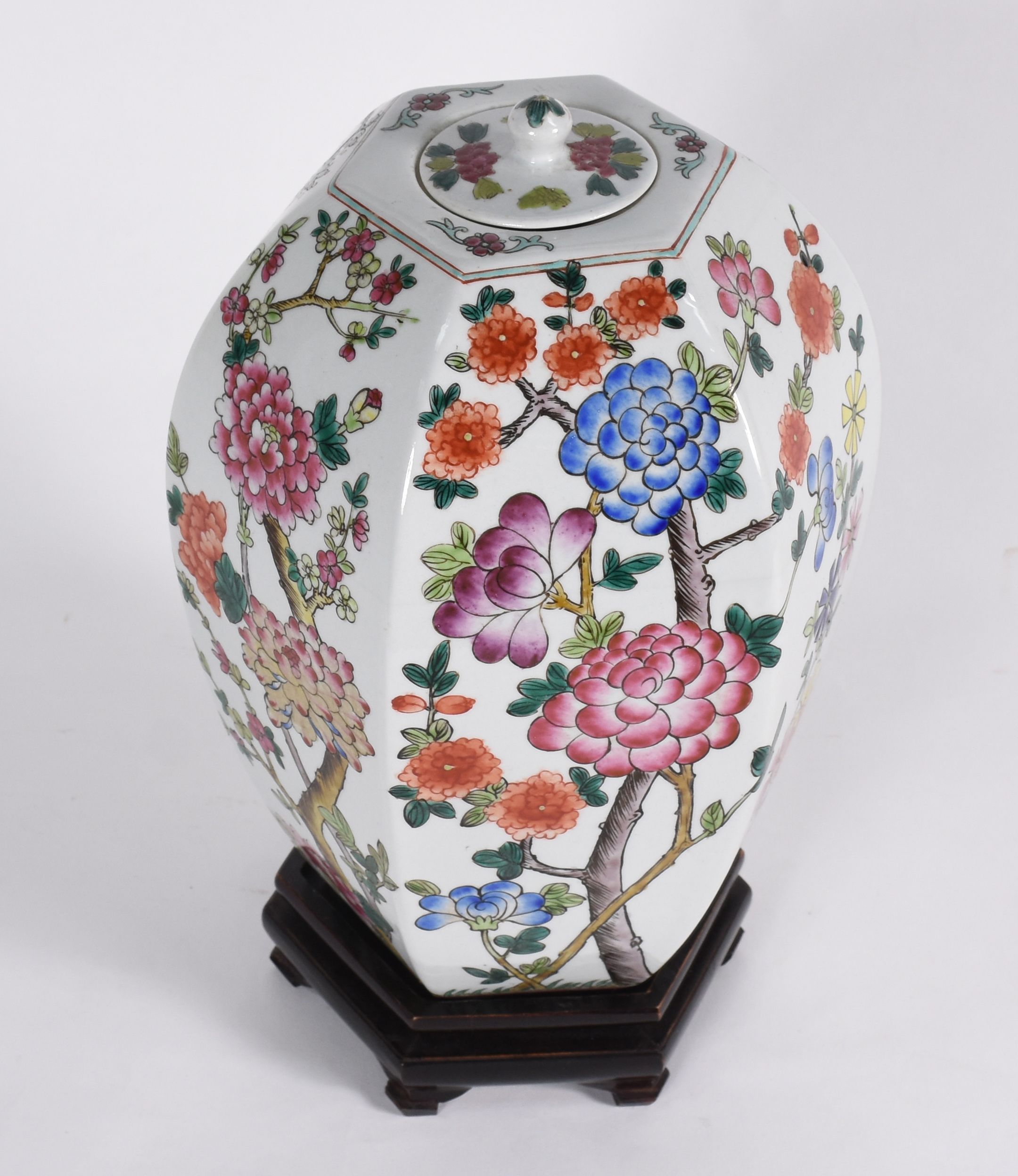Potiche de porcelana oriental decoração floral policromia com base de... - foto 3 de 4