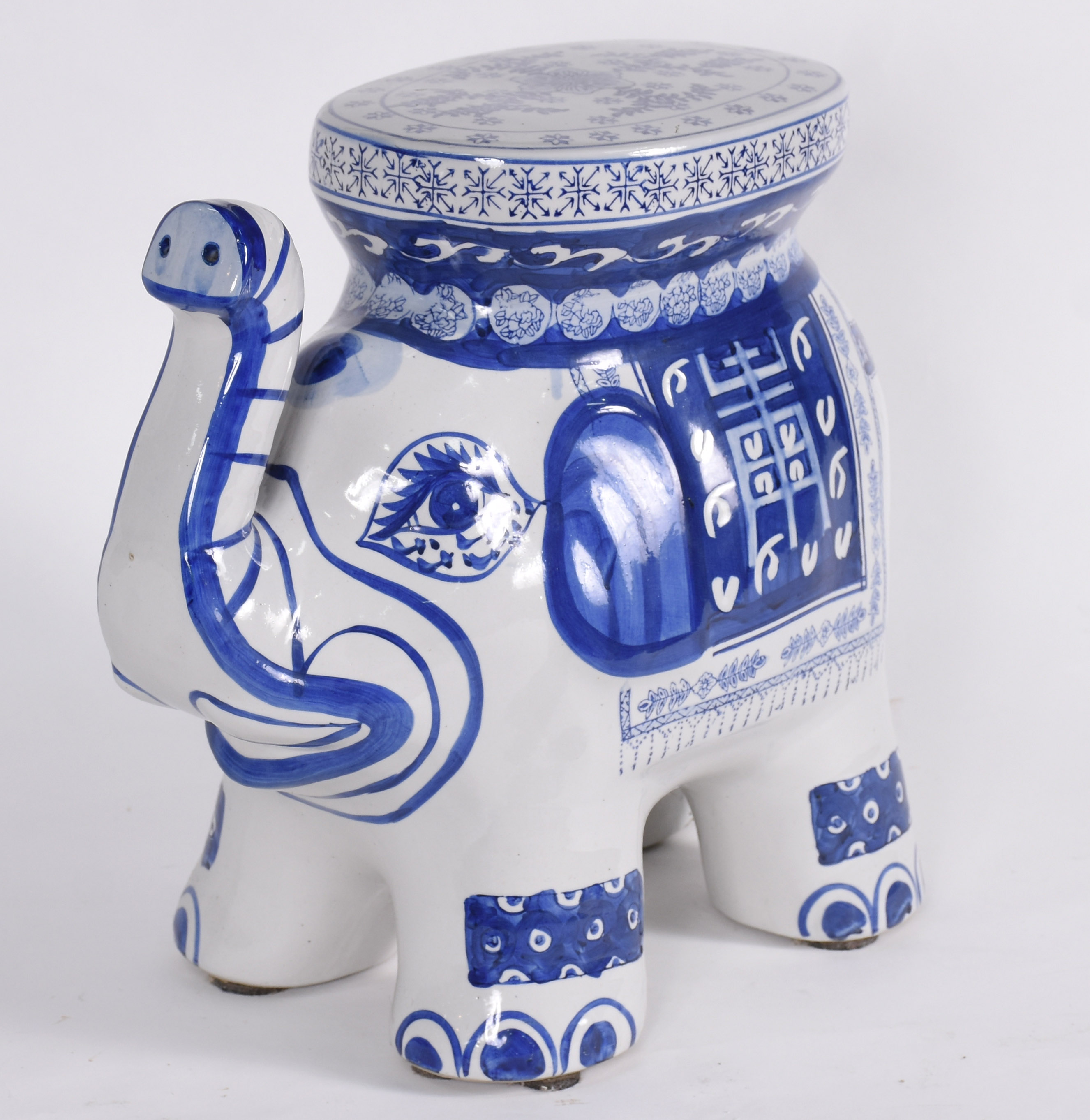 Grande elefante de porcelana azul e branca. - foto 1 de 5