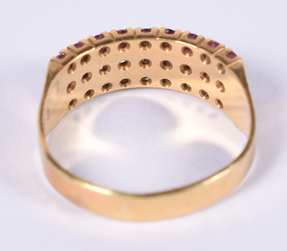 Anel de ouro 18 k com brilhante, esmeraldas e rubis. Aro 13. - foto 4 de 4