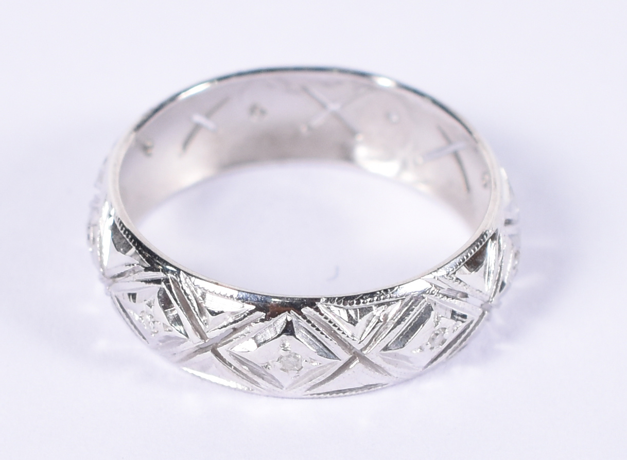 Anel de platina Art Deco com 12 brilhantes. Aro 13. - foto 1 de 3