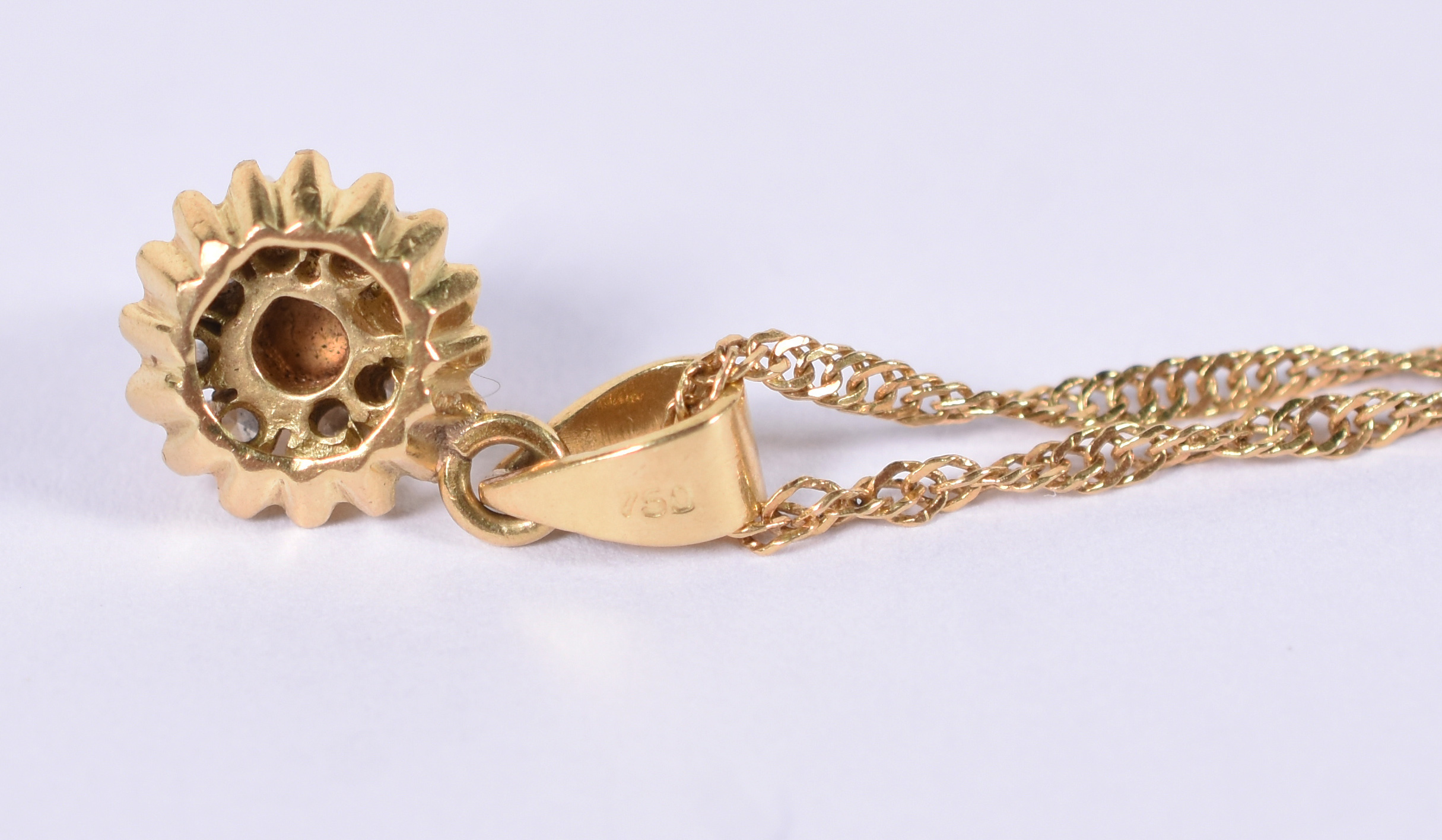 Colar de ouro amarelo 18 k e pingente de perola e brilhante... - foto 4 de 5