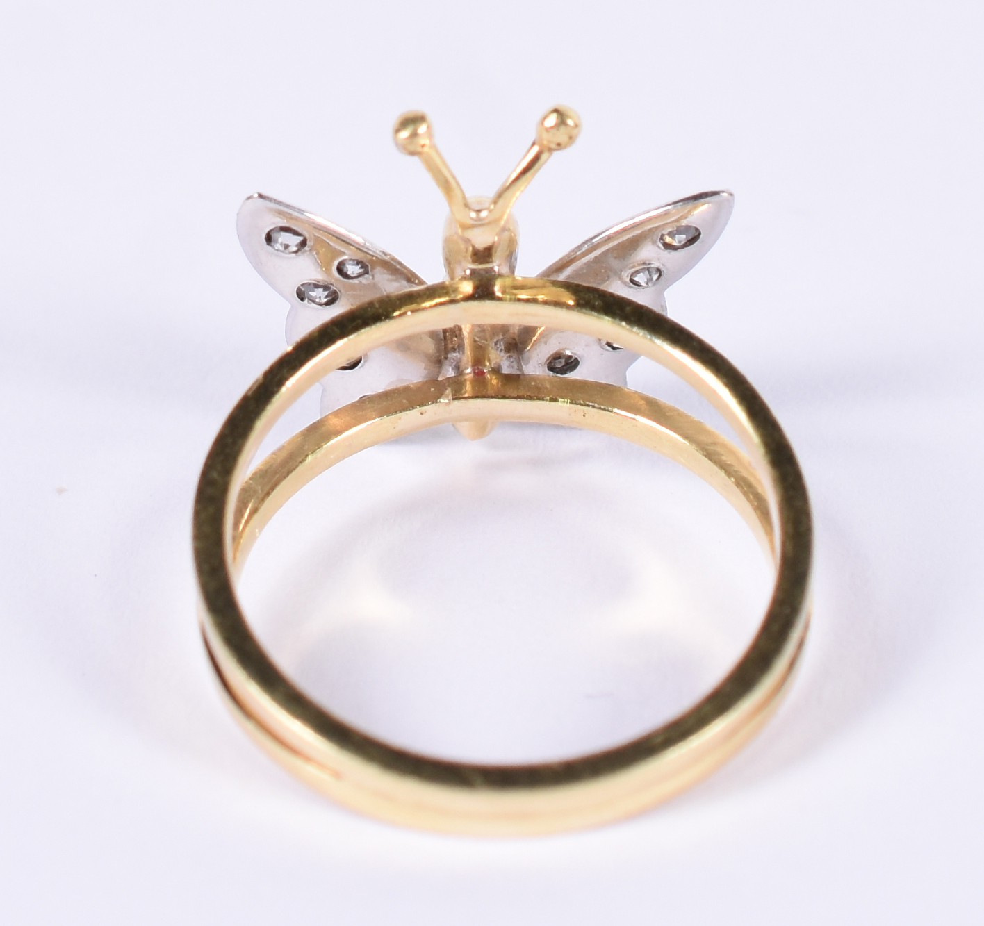 Anel feitio mariposa de ouro 18 k e 12 brilhantes. Aro 16. - foto 3 de 3