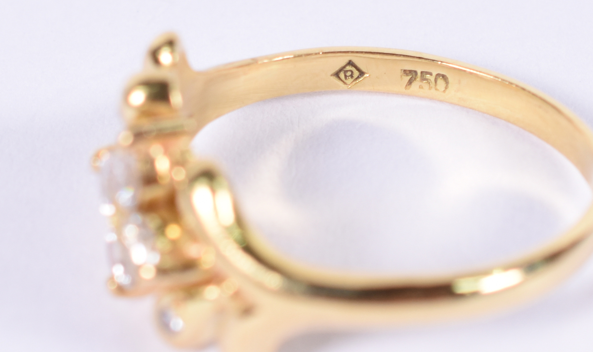 Anel de ouro 18 k com 4 brilhantes com aproximadamente 0,40 cts. Aro... - foto 3 de 4