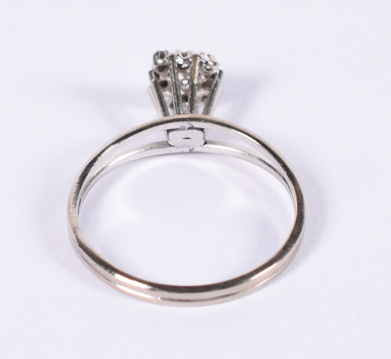 Anel de ouro branco 14 k com brilhantes. Aro 18. - foto 3 de 3