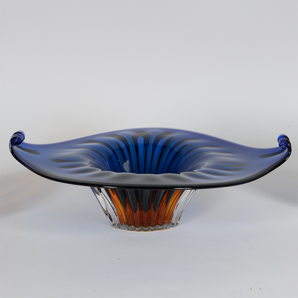 Fruteira de murano azul e âmbar degradé. Medidas 49 x 35 cm e altura...