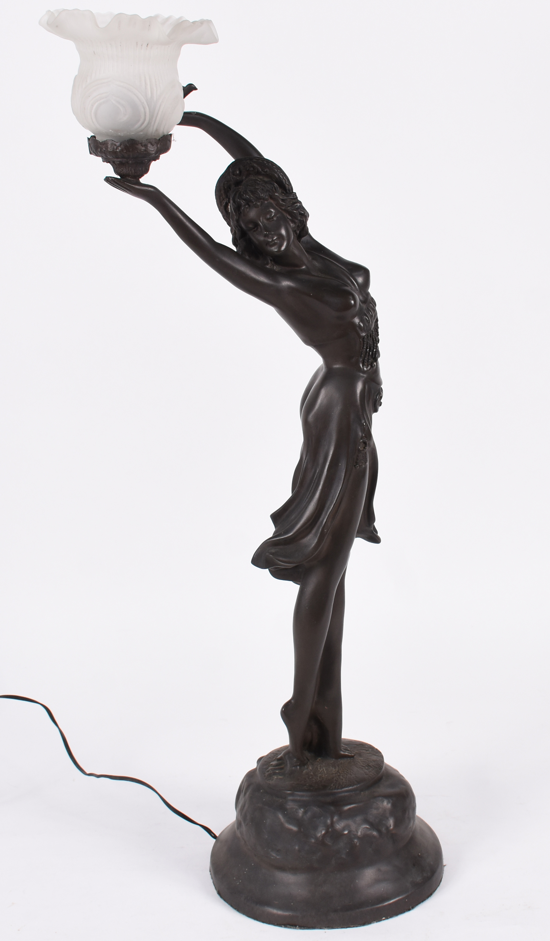 Luminária de petit bronze representando figura feminina. - foto 3 de 6