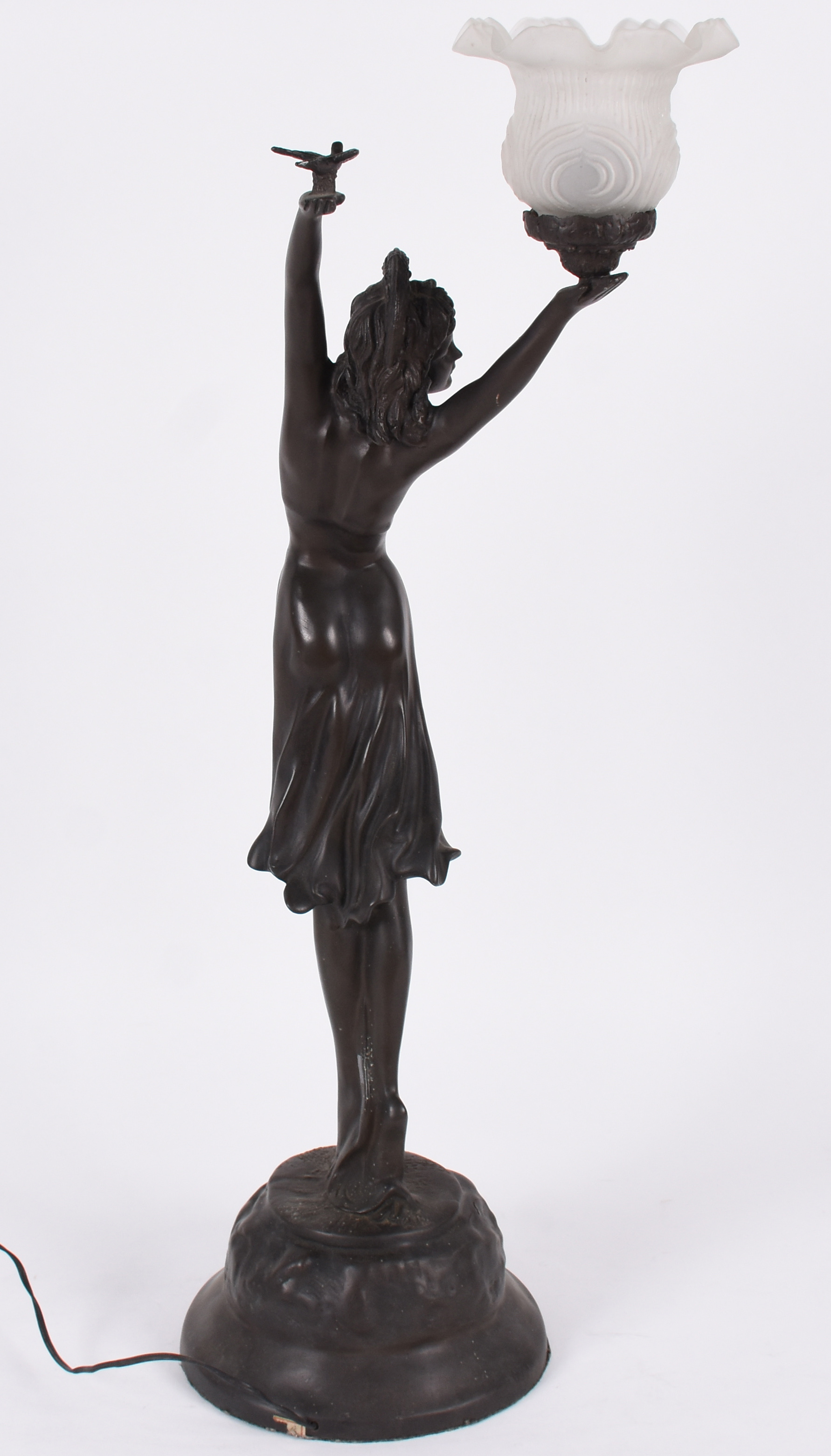Luminária de petit bronze representando figura feminina. - foto 5 de 6