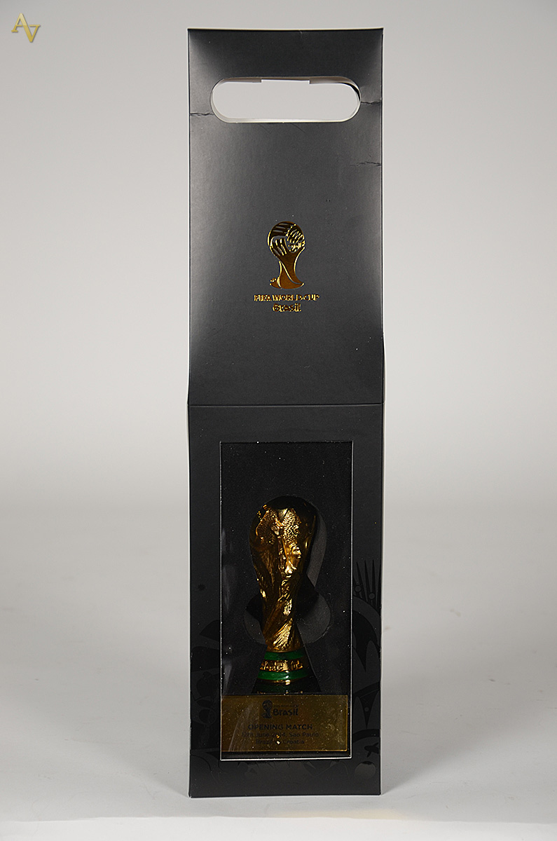 Mini taça oficial da Copa do Mundo Brasil 2014 - metal com banho de... - foto 3 de 3