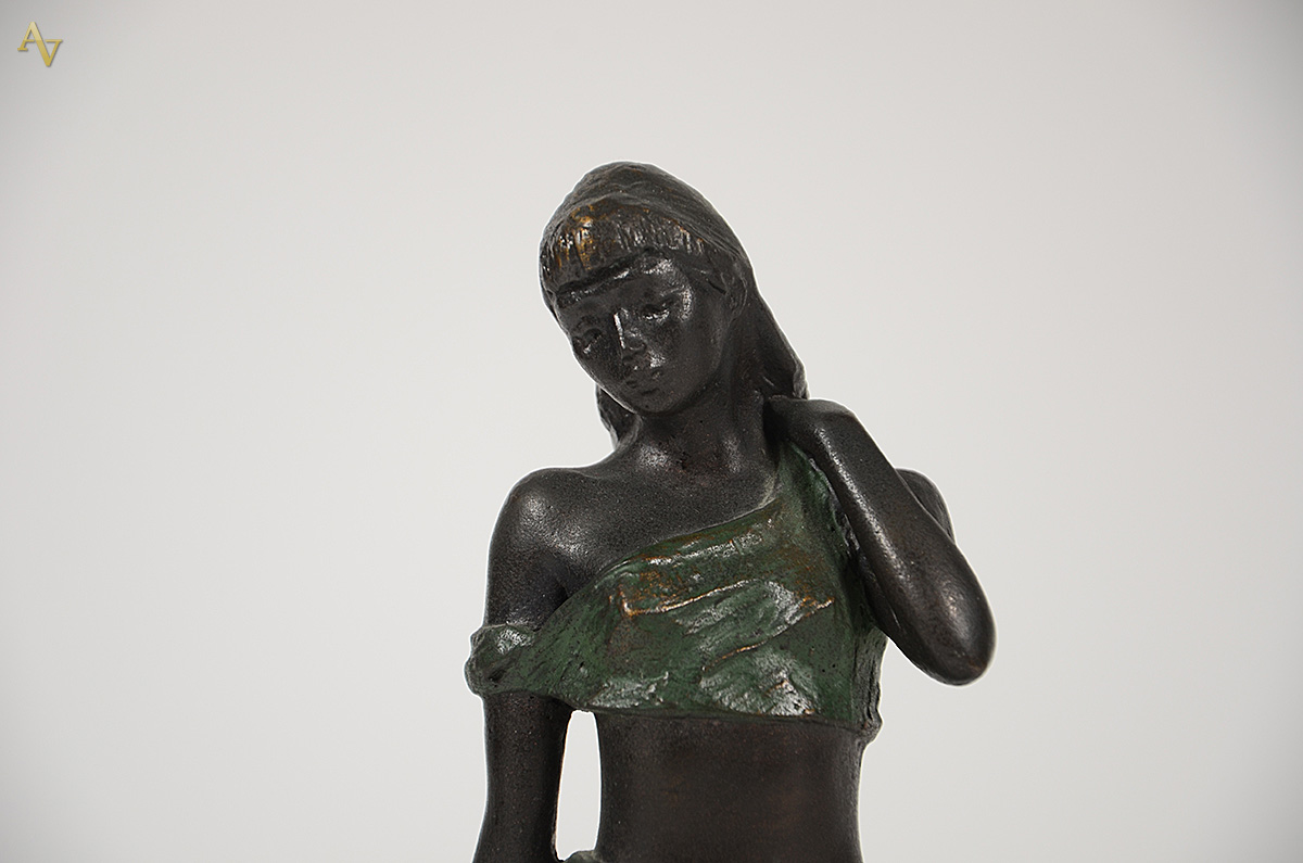 Escultura de petit bronze representando camponesa. Altura 31 cm. - foto 2 de 5