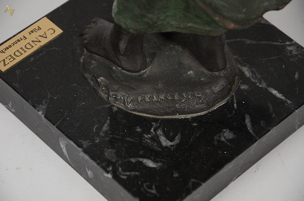 Escultura de petit bronze representando camponesa. Altura 31 cm. - foto 4 de 5