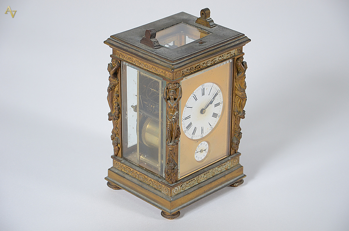 Relógio de mesa francês SRFA, caixa de bronze com cantos ornamentados... - foto 1 de 2