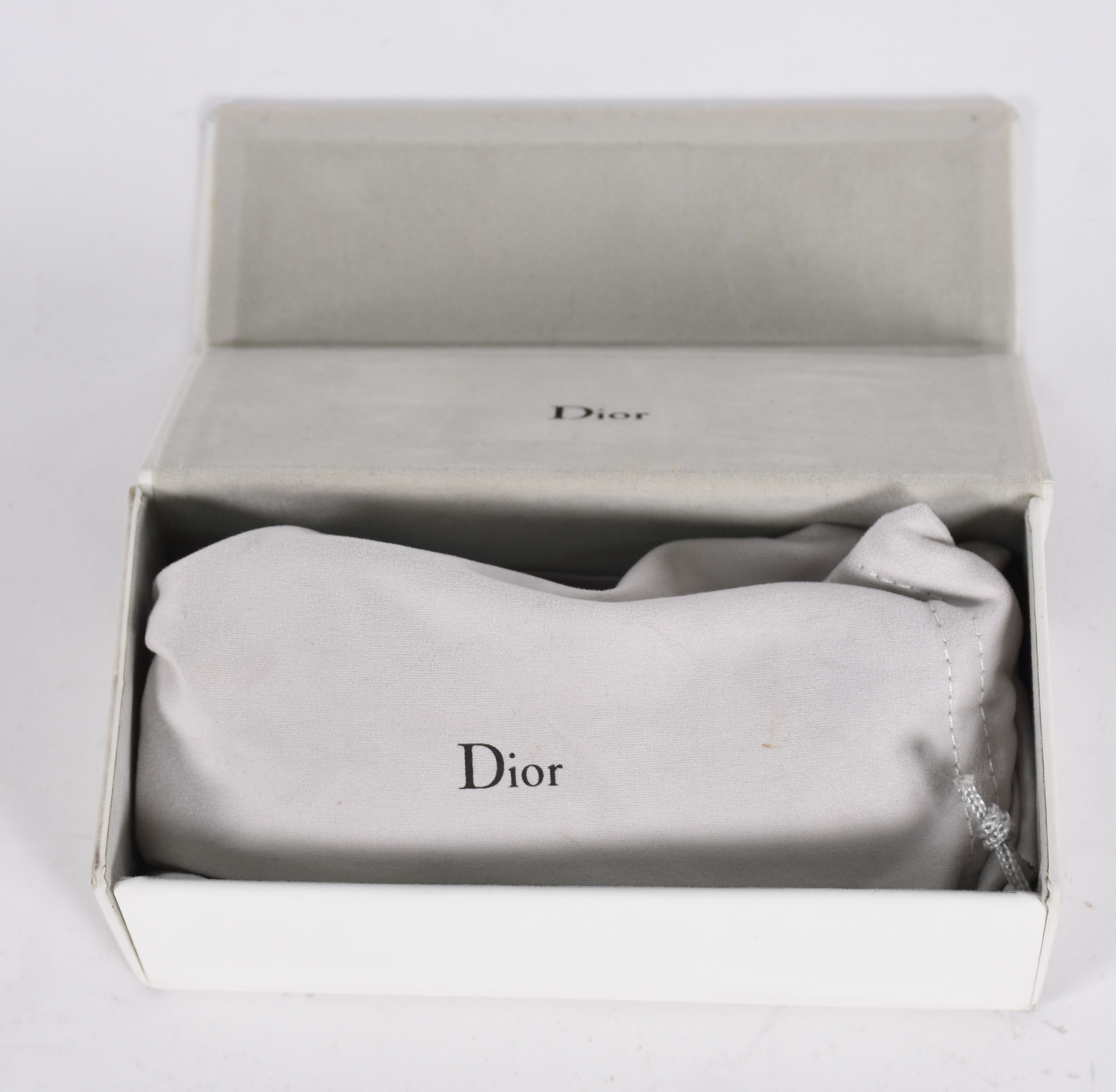 Óculos de sol da marca Christian DIOR, no estojo. - foto 6 de 8