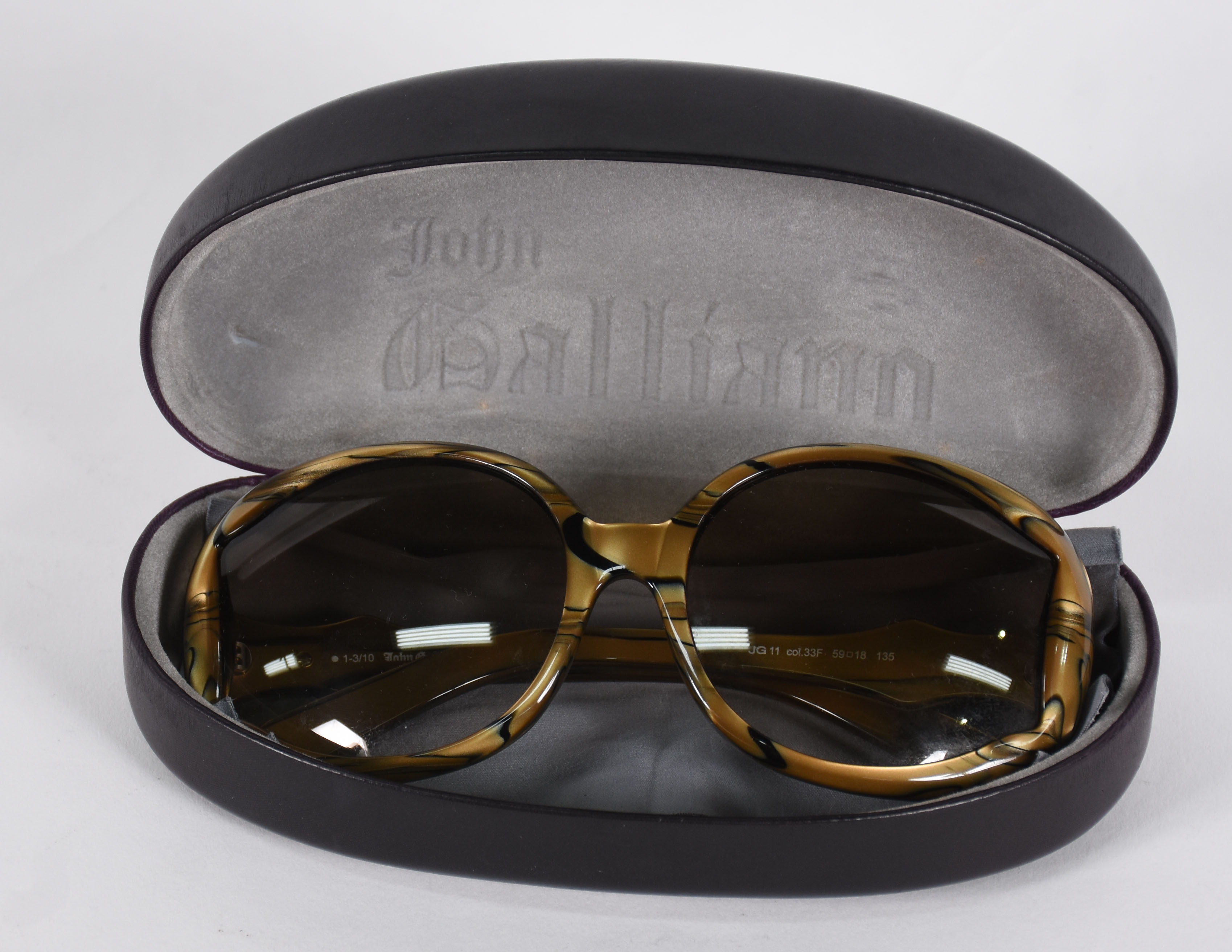 Óculos de sol da marca JOHN GALLIANO, no estojo. - foto 2 de 8